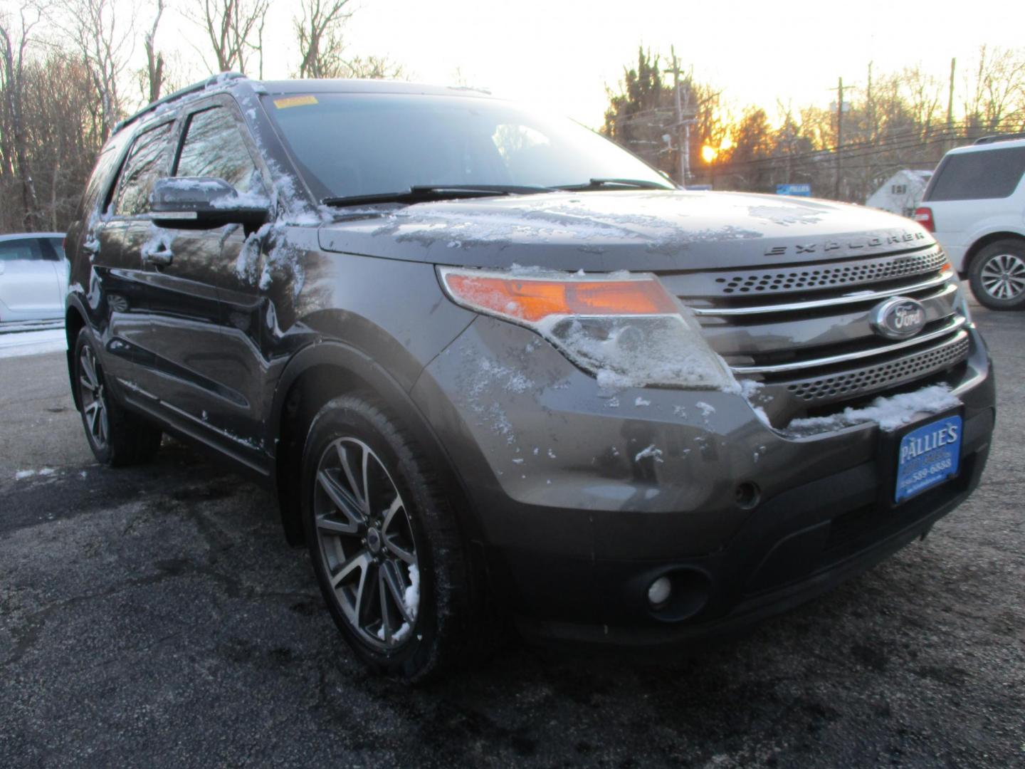 2015 GRAY Ford Explorer XLT 4WD (1FM5K8D87FG) with an 3.5L V6 DOHC 24V engine, 6-Speed Automatic transmission, located at 540a Delsea Drive, Sewell, NJ, 08080, (987) 867-5309, 39.752560, -75.111206 - Photo#9