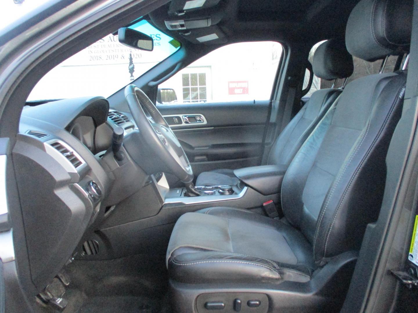 2015 GRAY Ford Explorer XLT 4WD (1FM5K8D87FG) with an 3.5L V6 DOHC 24V engine, 6-Speed Automatic transmission, located at 540a Delsea Drive, Sewell, NJ, 08080, (987) 867-5309, 39.752560, -75.111206 - Photo#13