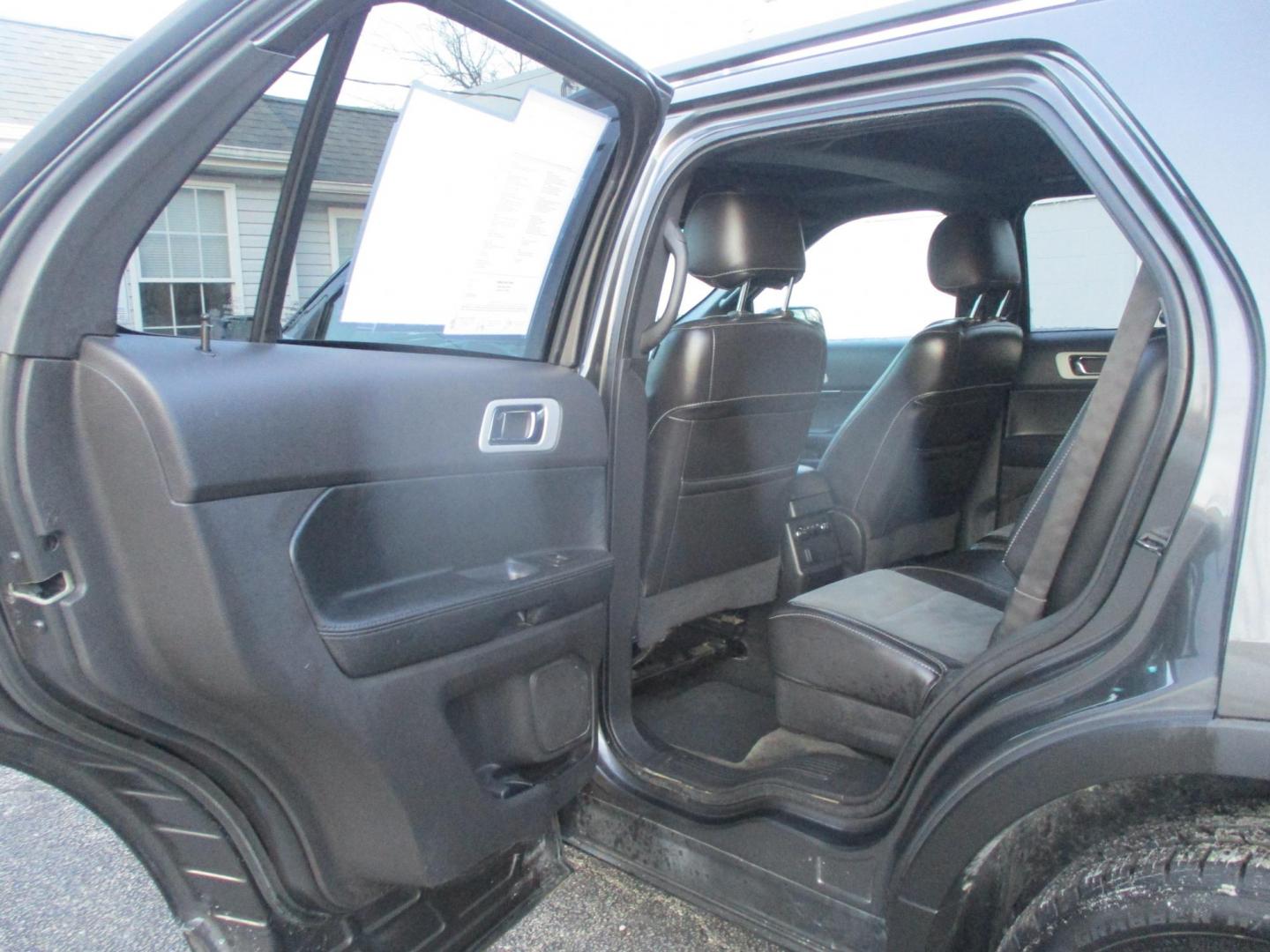 2015 GRAY Ford Explorer XLT 4WD (1FM5K8D87FG) with an 3.5L V6 DOHC 24V engine, 6-Speed Automatic transmission, located at 540a Delsea Drive, Sewell, NJ, 08080, (987) 867-5309, 39.752560, -75.111206 - Photo#14