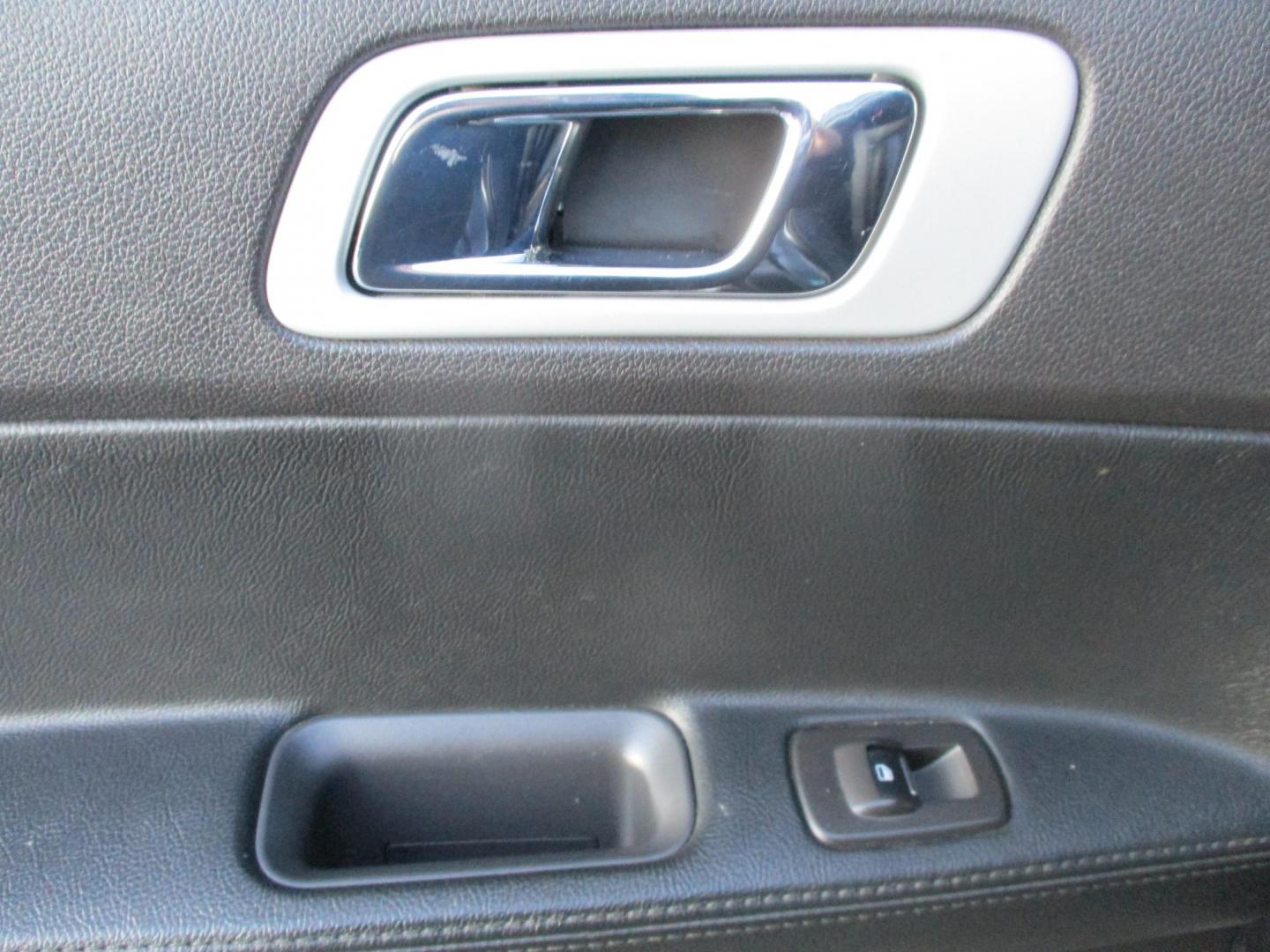 2015 GRAY Ford Explorer XLT 4WD (1FM5K8D87FG) with an 3.5L V6 DOHC 24V engine, 6-Speed Automatic transmission, located at 540a Delsea Drive, Sewell, NJ, 08080, (987) 867-5309, 39.752560, -75.111206 - Photo#15