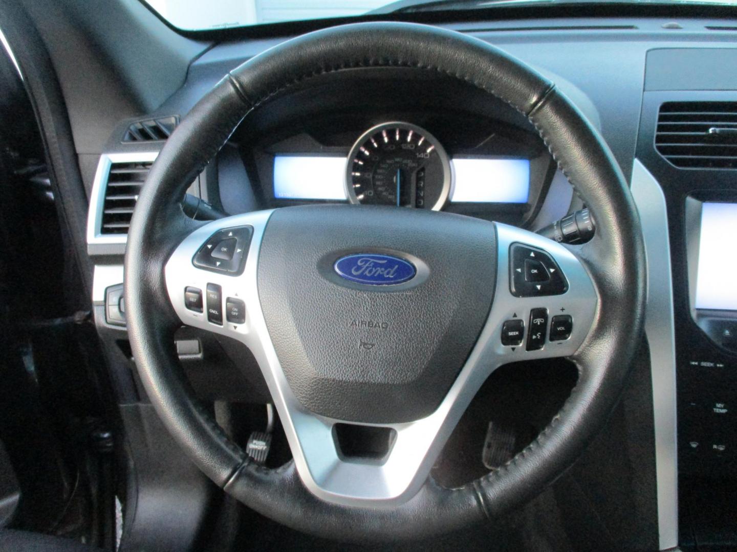 2015 GRAY Ford Explorer XLT 4WD (1FM5K8D87FG) with an 3.5L V6 DOHC 24V engine, 6-Speed Automatic transmission, located at 540a Delsea Drive, Sewell, NJ, 08080, (987) 867-5309, 39.752560, -75.111206 - Photo#18