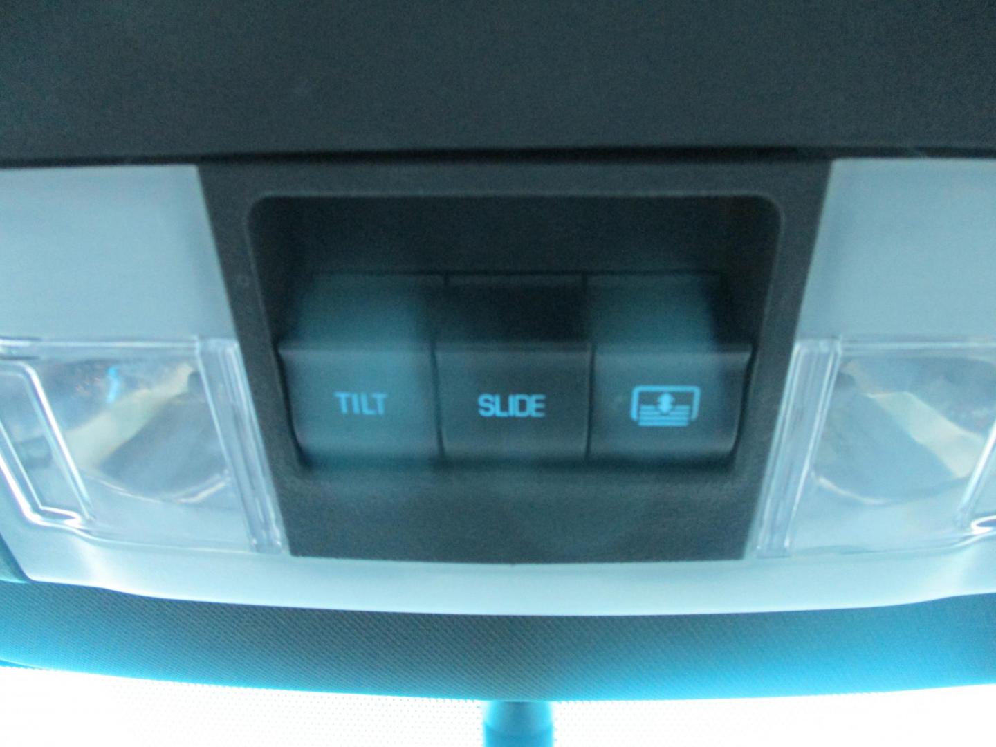 2015 GRAY Ford Explorer XLT 4WD (1FM5K8D87FG) with an 3.5L V6 DOHC 24V engine, 6-Speed Automatic transmission, located at 540a Delsea Drive, Sewell, NJ, 08080, (987) 867-5309, 39.752560, -75.111206 - Photo#23