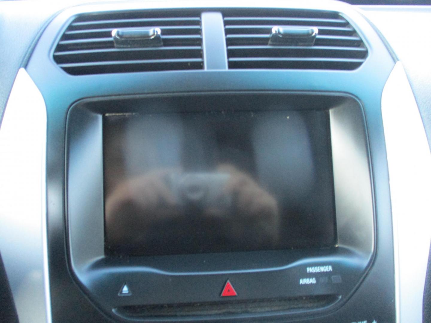 2015 GRAY Ford Explorer XLT 4WD (1FM5K8D87FG) with an 3.5L V6 DOHC 24V engine, 6-Speed Automatic transmission, located at 540a Delsea Drive, Sewell, NJ, 08080, (987) 867-5309, 39.752560, -75.111206 - Photo#24