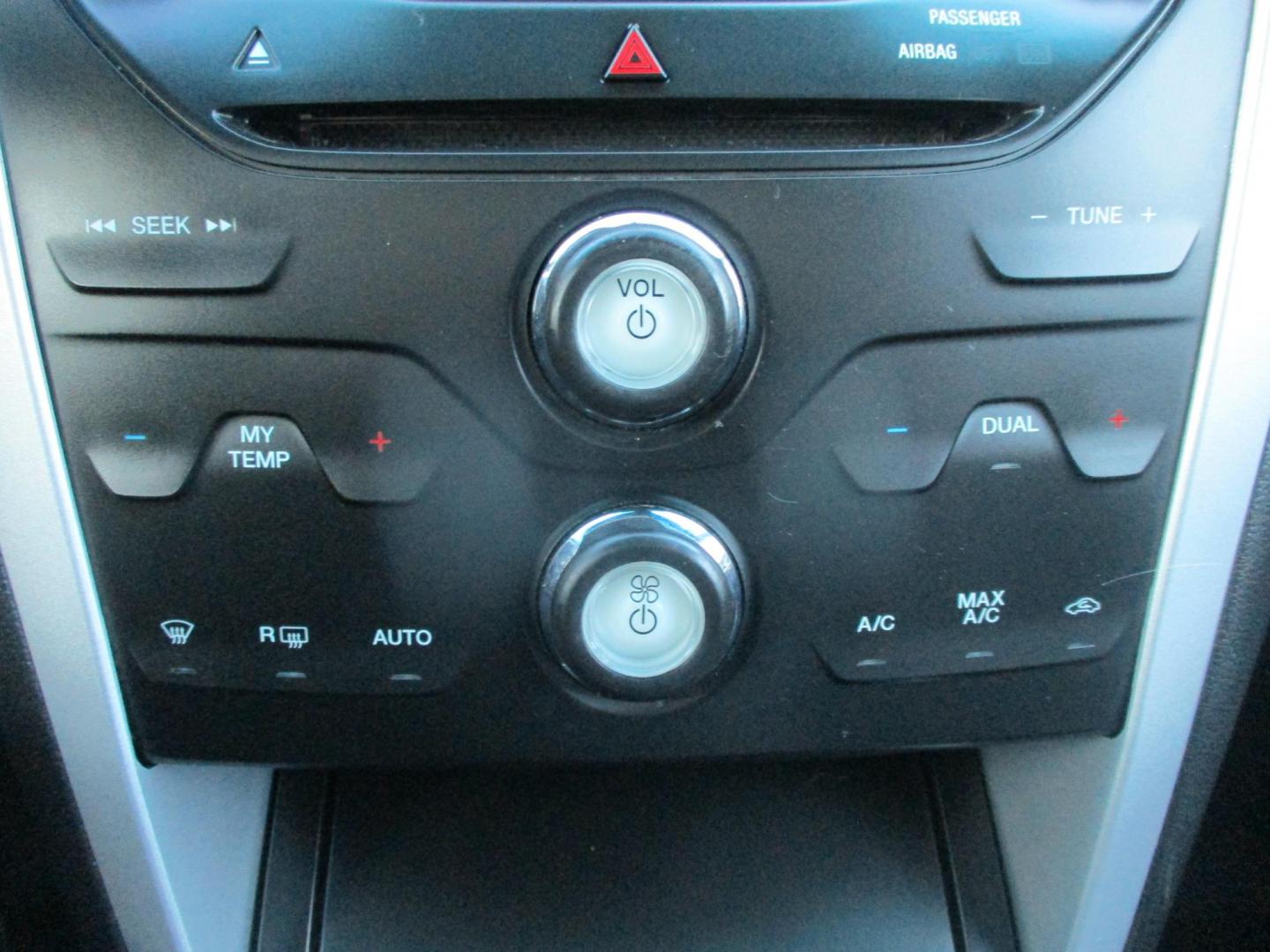 2015 GRAY Ford Explorer XLT 4WD (1FM5K8D87FG) with an 3.5L V6 DOHC 24V engine, 6-Speed Automatic transmission, located at 540a Delsea Drive, Sewell, NJ, 08080, (987) 867-5309, 39.752560, -75.111206 - Photo#25