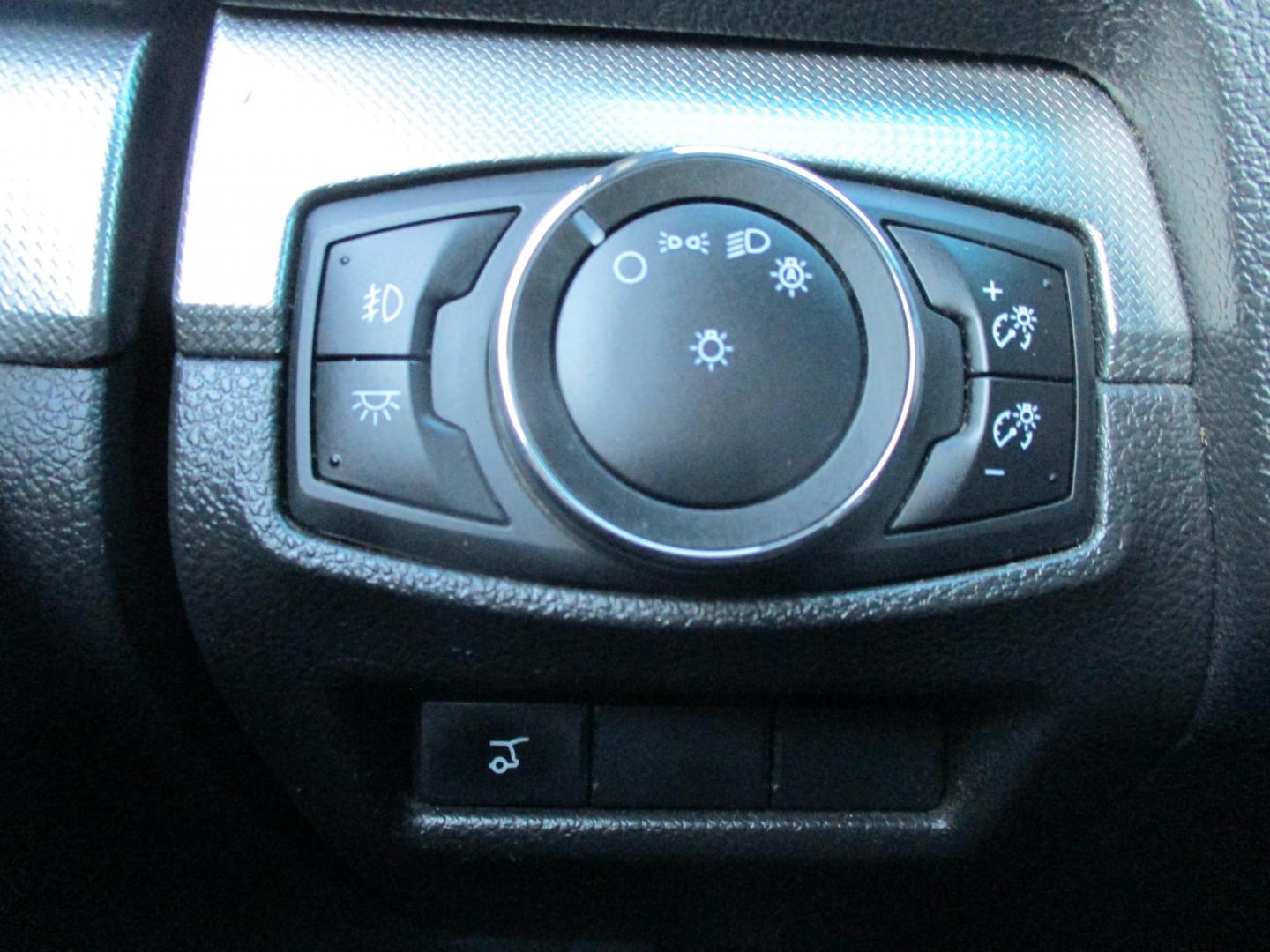 2015 GRAY Ford Explorer XLT 4WD (1FM5K8D87FG) with an 3.5L V6 DOHC 24V engine, 6-Speed Automatic transmission, located at 540a Delsea Drive, Sewell, NJ, 08080, (987) 867-5309, 39.752560, -75.111206 - Photo#27