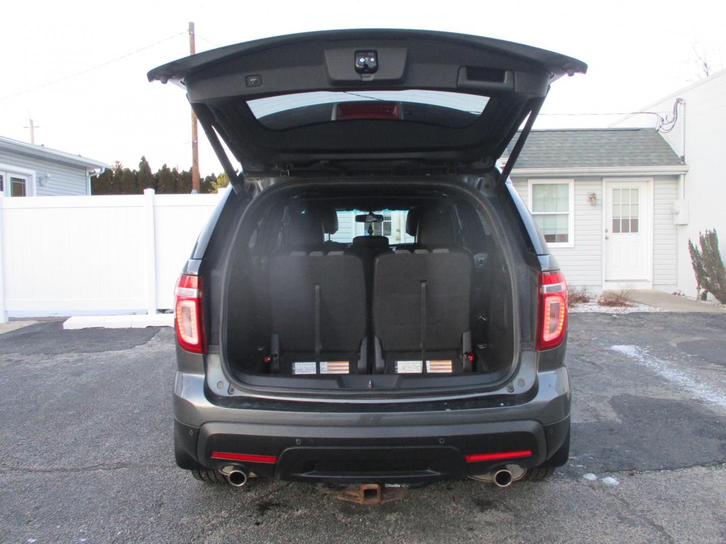 2015 GRAY Ford Explorer XLT 4WD (1FM5K8D87FG) with an 3.5L V6 DOHC 24V engine, 6-Speed Automatic transmission, located at 540a Delsea Drive, Sewell, NJ, 08080, (987) 867-5309, 39.752560, -75.111206 - Photo#29