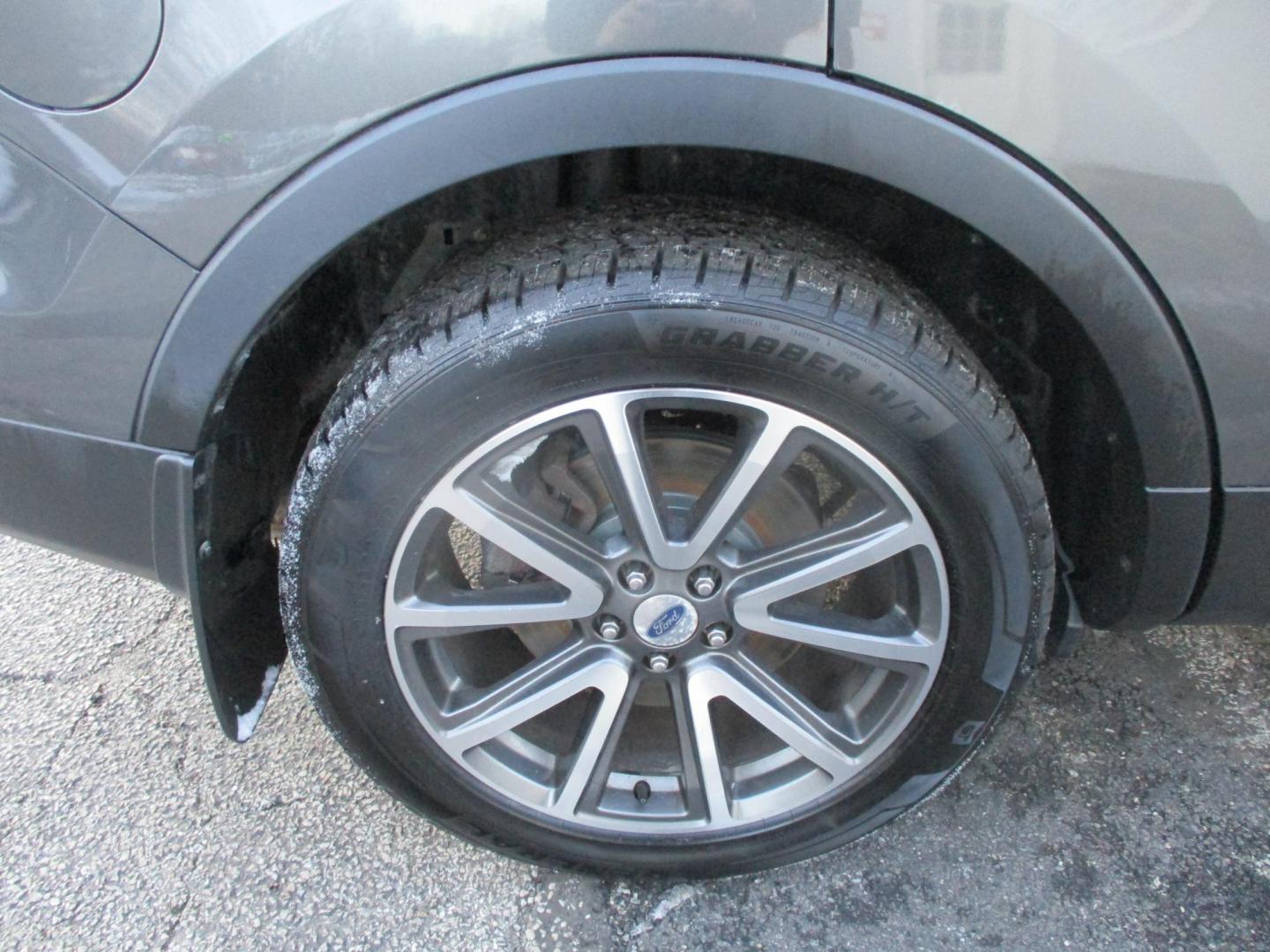 2015 GRAY Ford Explorer XLT 4WD (1FM5K8D87FG) with an 3.5L V6 DOHC 24V engine, 6-Speed Automatic transmission, located at 540a Delsea Drive, Sewell, NJ, 08080, (987) 867-5309, 39.752560, -75.111206 - Photo#31