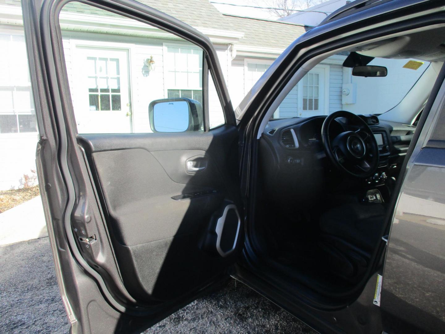 2017 GRAY Jeep Renegade Latitude 4WD (ZACCJBBB1HP) with an 2.4L L4 DOHC 16V engine, 6M transmission, located at 540a Delsea Drive, Sewell, NJ, 08080, (987) 867-5309, 39.752560, -75.111206 - Photo#10