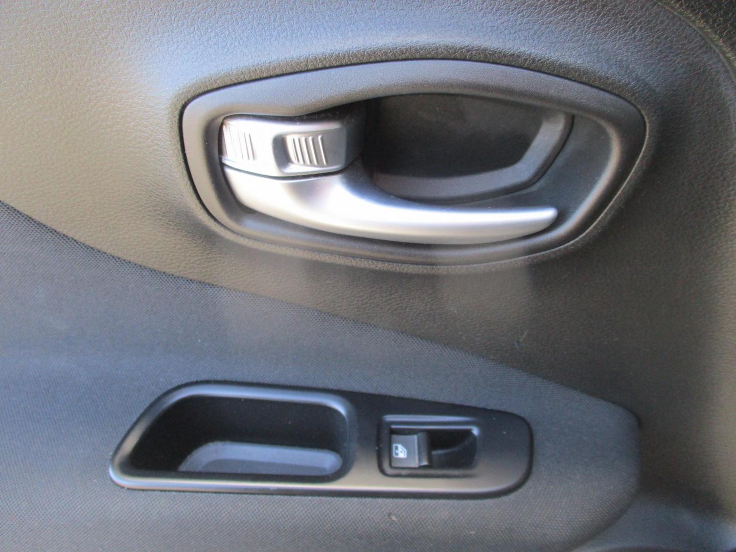 2017 GRAY Jeep Renegade Latitude 4WD (ZACCJBBB1HP) with an 2.4L L4 DOHC 16V engine, 6M transmission, located at 540a Delsea Drive, Sewell, NJ, 08080, (987) 867-5309, 39.752560, -75.111206 - Photo#14