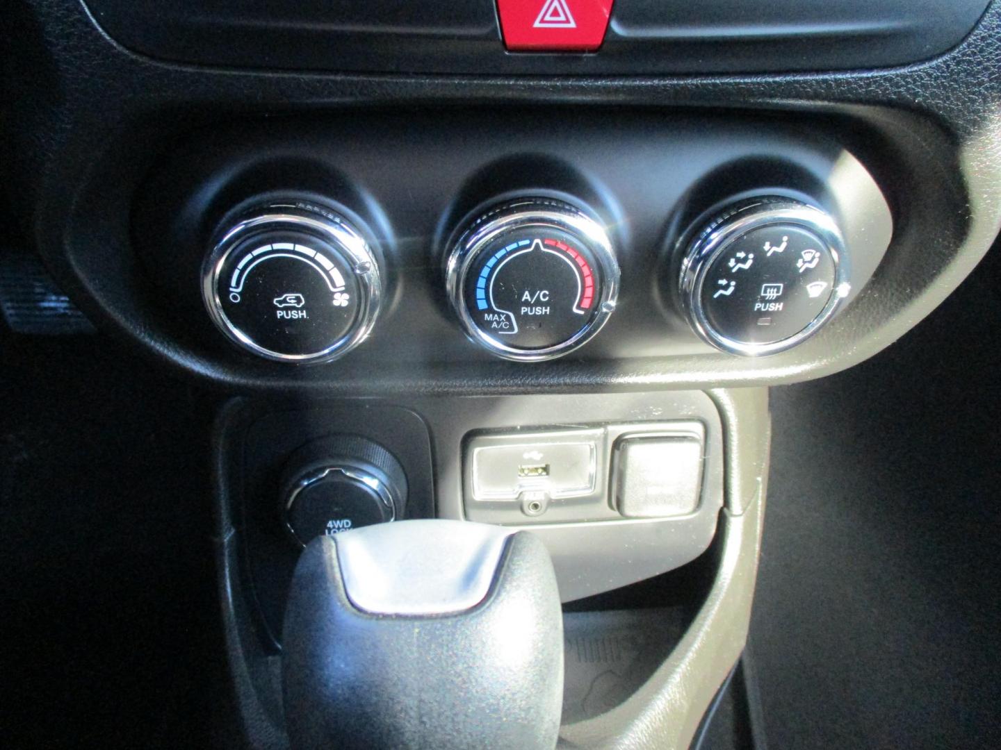 2017 GRAY Jeep Renegade Latitude 4WD (ZACCJBBB1HP) with an 2.4L L4 DOHC 16V engine, 6M transmission, located at 540a Delsea Drive, Sewell, NJ, 08080, (987) 867-5309, 39.752560, -75.111206 - Photo#21