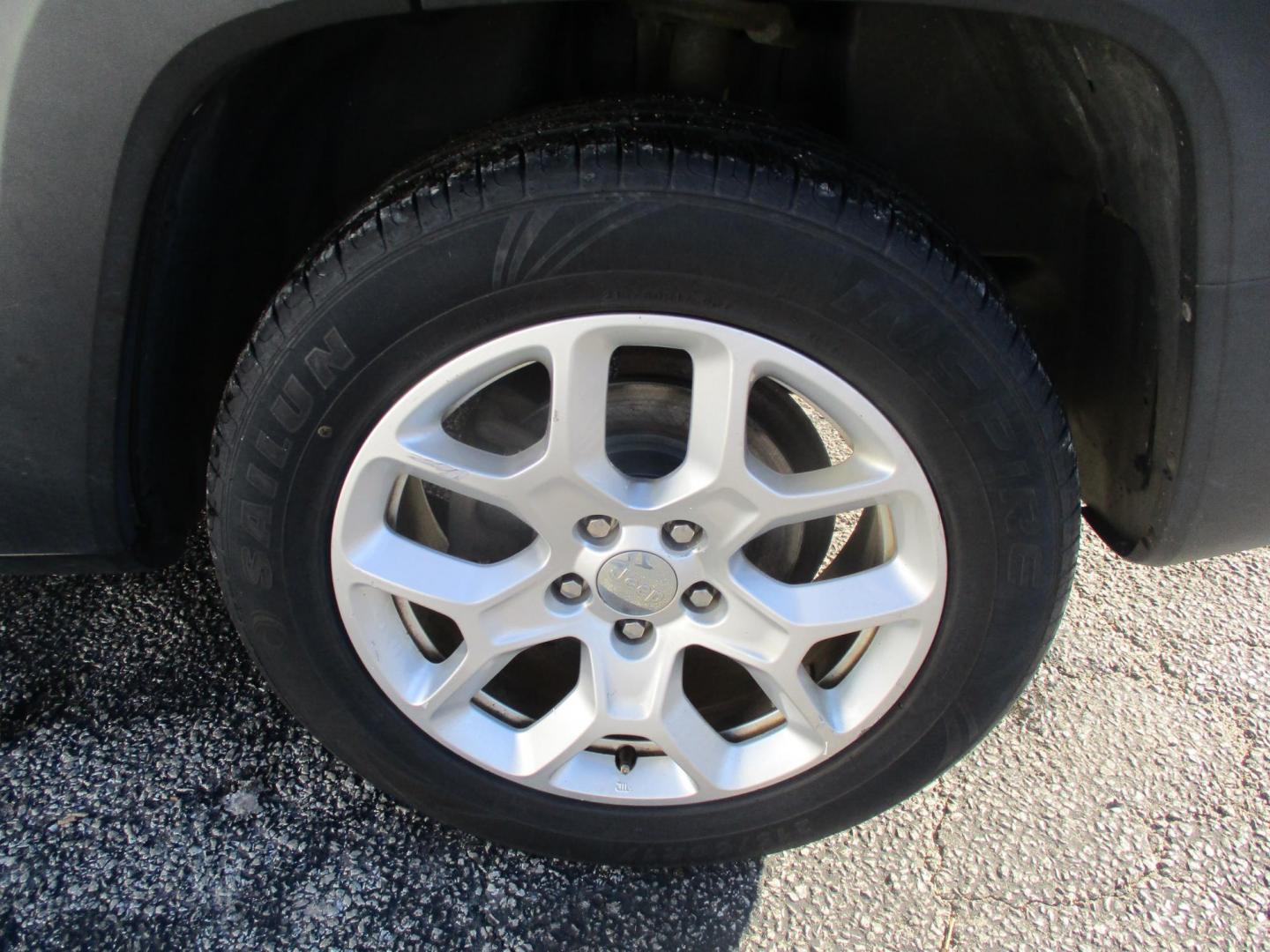 2017 GRAY Jeep Renegade Latitude 4WD (ZACCJBBB1HP) with an 2.4L L4 DOHC 16V engine, 6M transmission, located at 540a Delsea Drive, Sewell, NJ, 08080, (987) 867-5309, 39.752560, -75.111206 - Photo#27