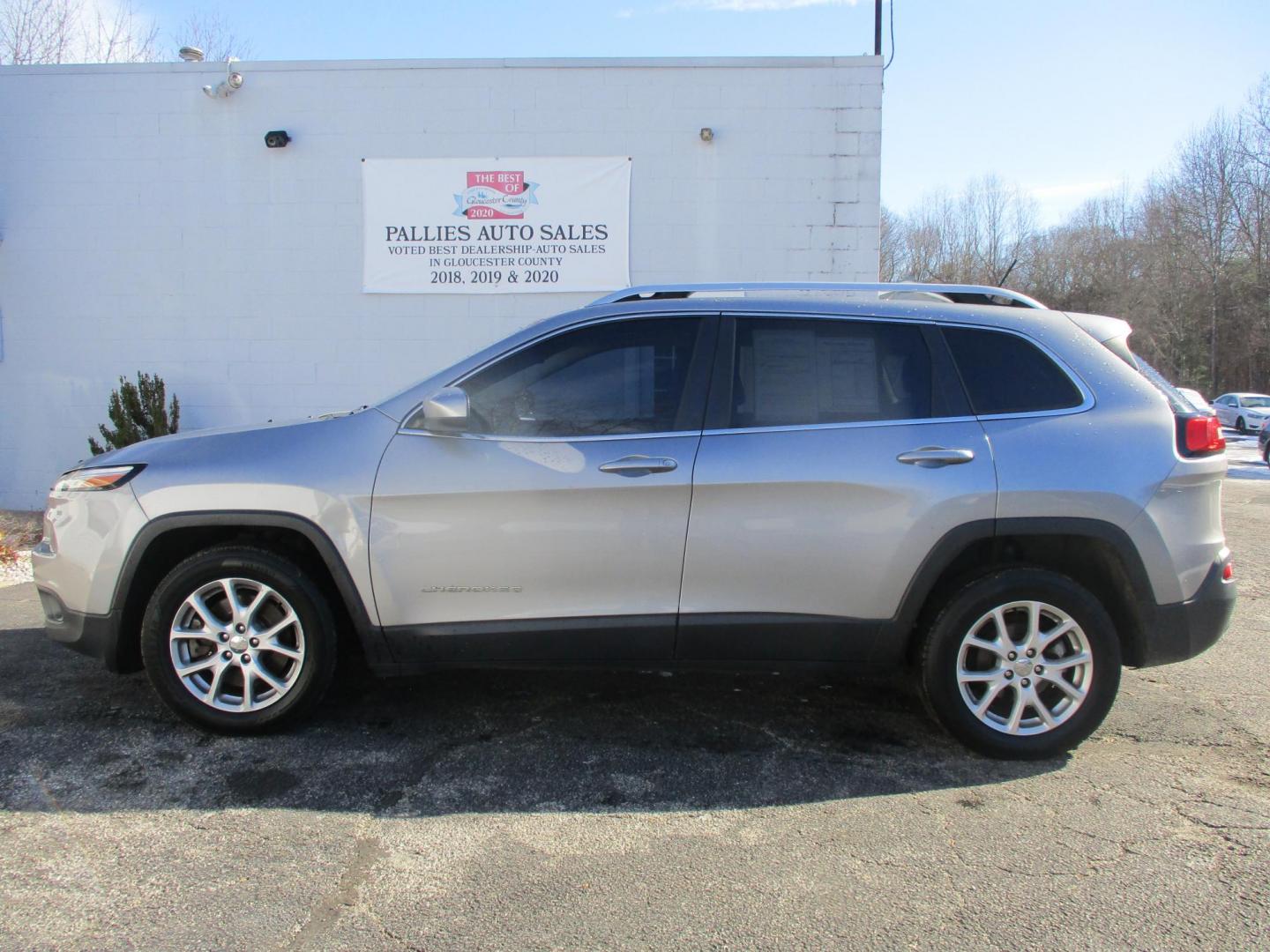 2015 SILVER Jeep Cherokee Latitude FWD (1C4PJLCB9FW) with an 2.4L L4 DOHC 16V engine, 9-Speed Automatic transmission, located at 540a Delsea Drive, Sewell, NJ, 08080, (987) 867-5309, 39.752560, -75.111206 - Photo#1