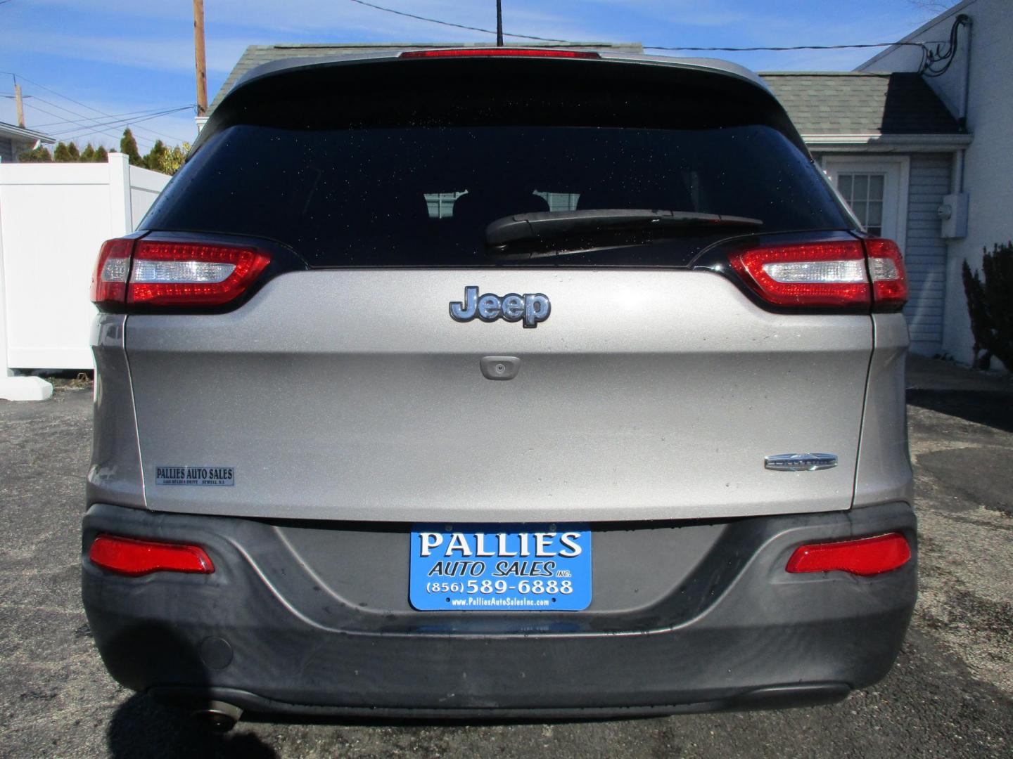2015 SILVER Jeep Cherokee Latitude FWD (1C4PJLCB9FW) with an 2.4L L4 DOHC 16V engine, 9-Speed Automatic transmission, located at 540a Delsea Drive, Sewell, NJ, 08080, (987) 867-5309, 39.752560, -75.111206 - Photo#3