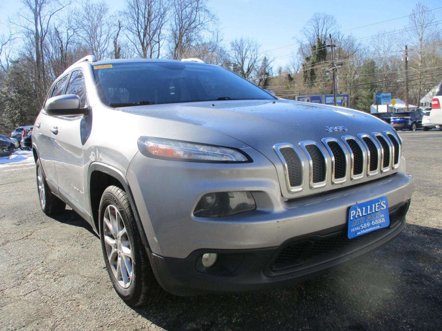 2015 SILVER Jeep Cherokee Latitude FWD (1C4PJLCB9FW) with an 2.4L L4 DOHC 16V engine, 9-Speed Automatic transmission, located at 540a Delsea Drive, Sewell, NJ, 08080, (987) 867-5309, 39.752560, -75.111206 - Photo#8