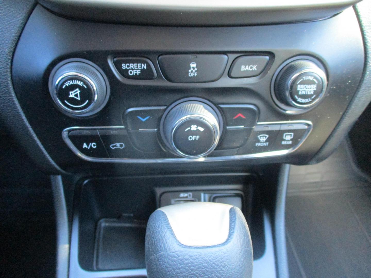 2015 SILVER Jeep Cherokee Latitude FWD (1C4PJLCB9FW) with an 2.4L L4 DOHC 16V engine, 9-Speed Automatic transmission, located at 540a Delsea Drive, Sewell, NJ, 08080, (987) 867-5309, 39.752560, -75.111206 - Photo#21