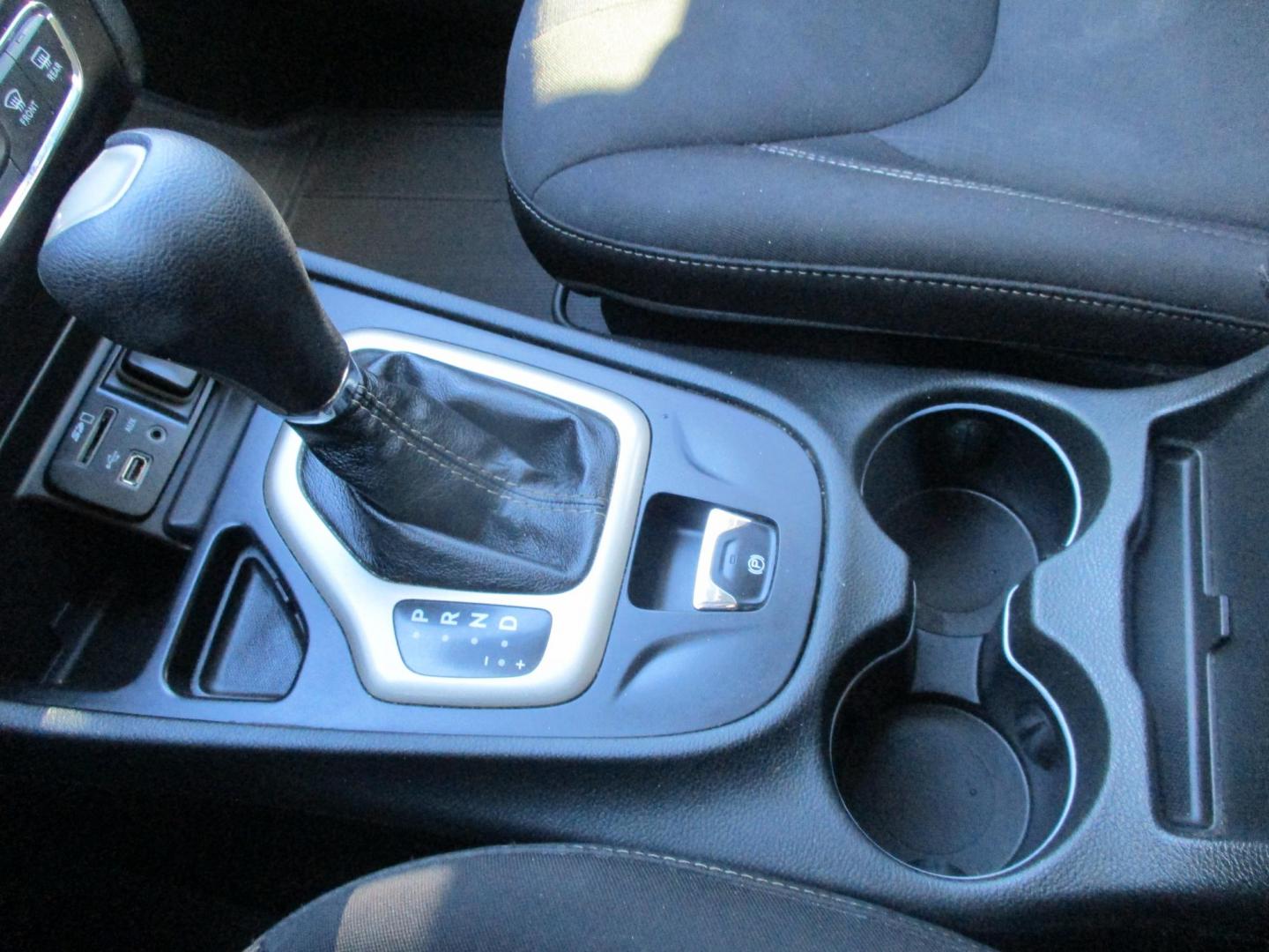 2015 SILVER Jeep Cherokee Latitude FWD (1C4PJLCB9FW) with an 2.4L L4 DOHC 16V engine, 9-Speed Automatic transmission, located at 540a Delsea Drive, Sewell, NJ, 08080, (987) 867-5309, 39.752560, -75.111206 - Photo#22