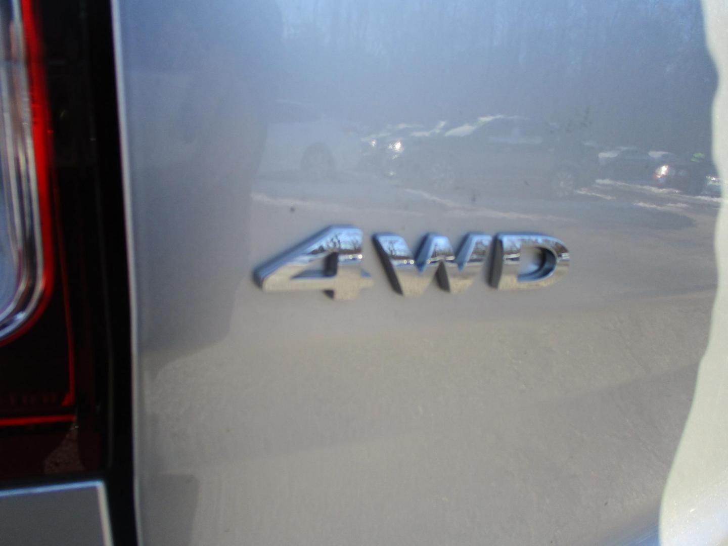 2013 SILVER Ford Explorer Base 4WD (1FM5K8B86DG) with an 3.5L V6 DOHC 24V engine, 6-Speed Automatic transmission, located at 540a Delsea Drive, Sewell, NJ, 08080, (987) 867-5309, 39.752560, -75.111206 - Photo#5