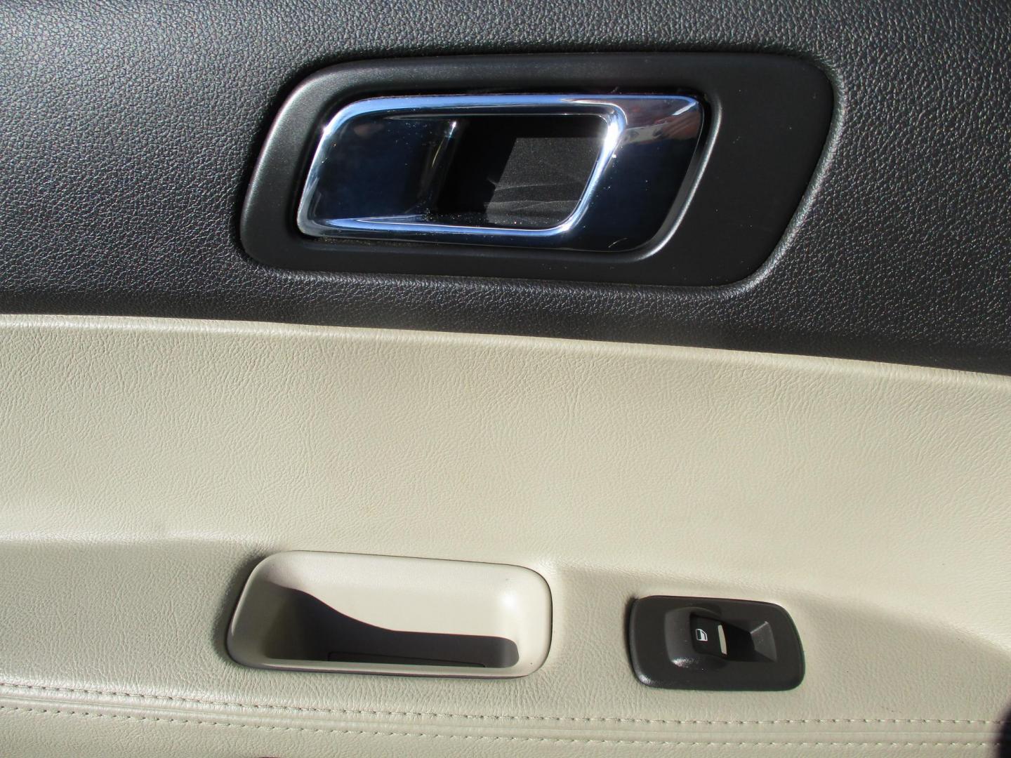 2013 SILVER Ford Explorer Base 4WD (1FM5K8B86DG) with an 3.5L V6 DOHC 24V engine, 6-Speed Automatic transmission, located at 540a Delsea Drive, Sewell, NJ, 08080, (987) 867-5309, 39.752560, -75.111206 - Photo#14