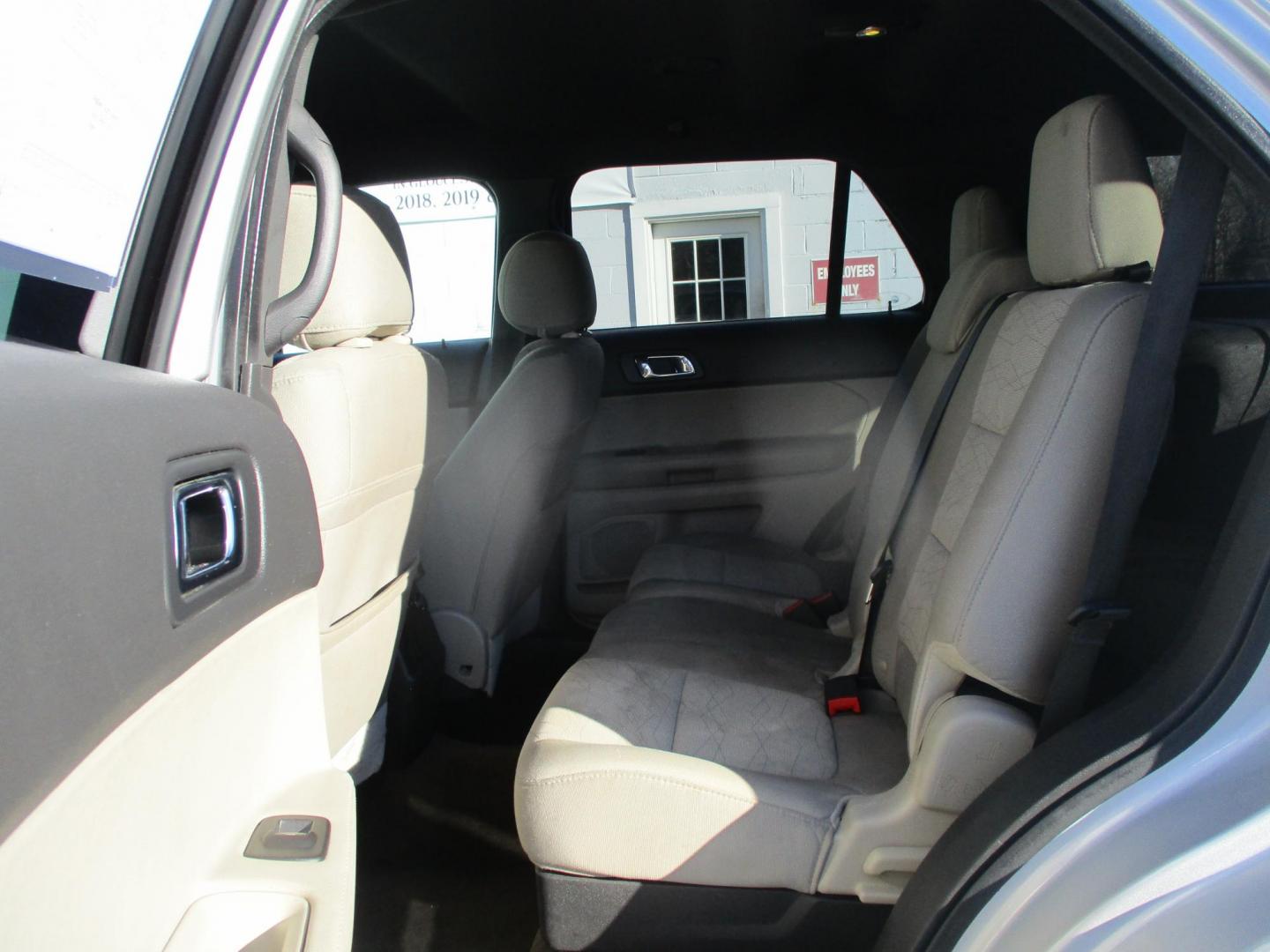 2013 SILVER Ford Explorer Base 4WD (1FM5K8B86DG) with an 3.5L V6 DOHC 24V engine, 6-Speed Automatic transmission, located at 540a Delsea Drive, Sewell, NJ, 08080, (987) 867-5309, 39.752560, -75.111206 - Photo#15