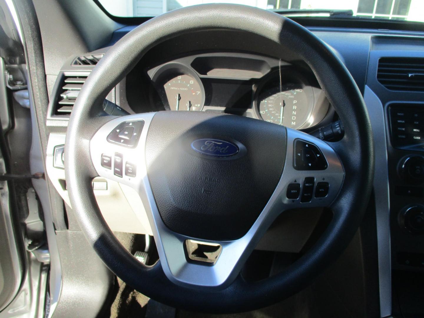 2013 SILVER Ford Explorer Base 4WD (1FM5K8B86DG) with an 3.5L V6 DOHC 24V engine, 6-Speed Automatic transmission, located at 540a Delsea Drive, Sewell, NJ, 08080, (987) 867-5309, 39.752560, -75.111206 - Photo#17