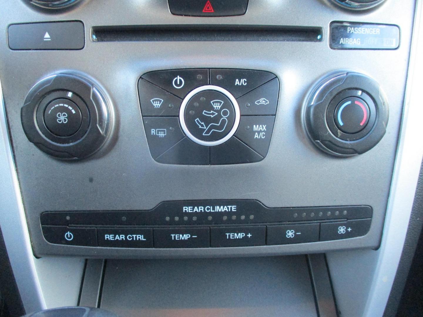 2013 SILVER Ford Explorer Base 4WD (1FM5K8B86DG) with an 3.5L V6 DOHC 24V engine, 6-Speed Automatic transmission, located at 540a Delsea Drive, Sewell, NJ, 08080, (987) 867-5309, 39.752560, -75.111206 - Photo#21