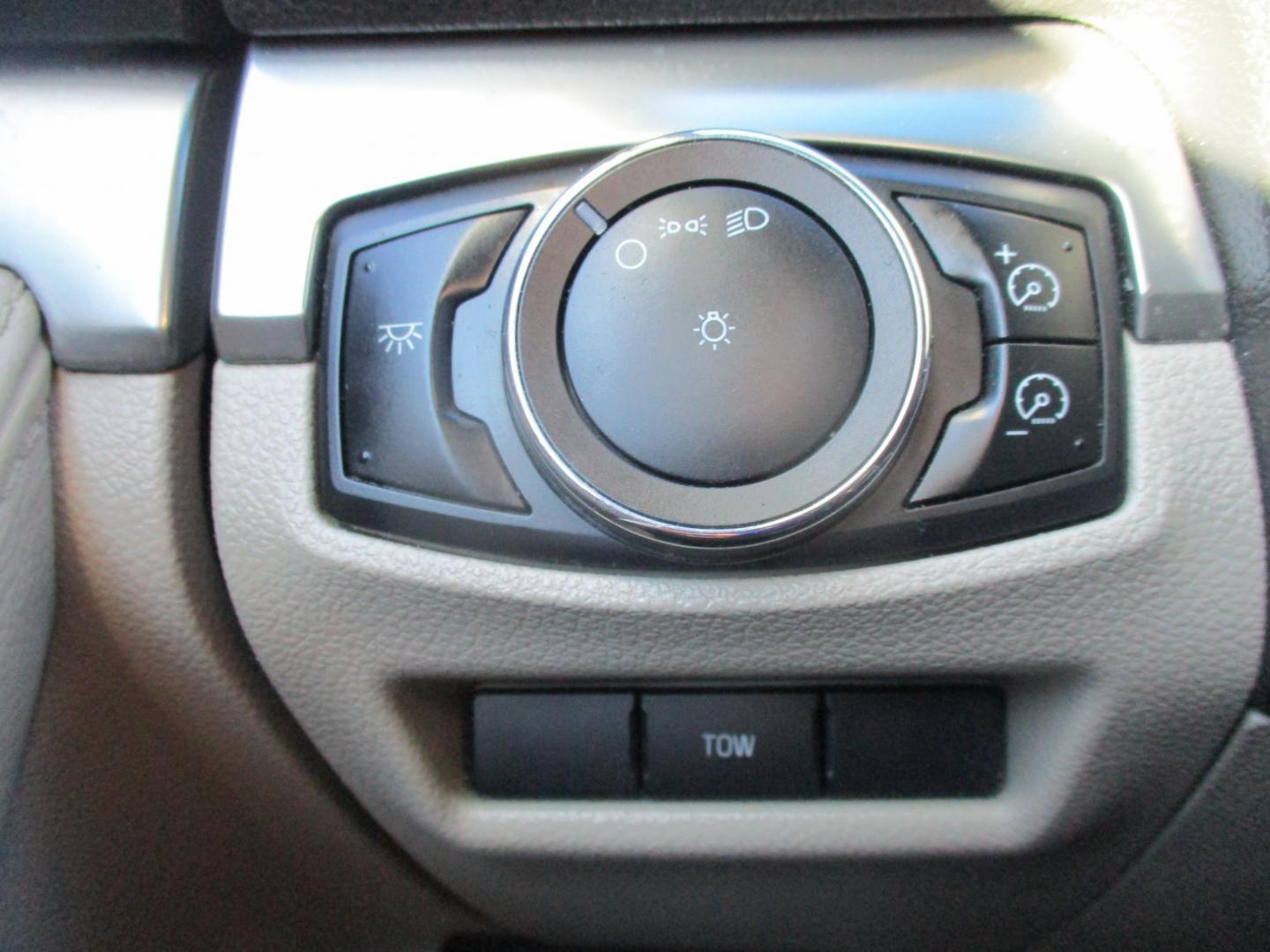 2013 SILVER Ford Explorer Base 4WD (1FM5K8B86DG) with an 3.5L V6 DOHC 24V engine, 6-Speed Automatic transmission, located at 540a Delsea Drive, Sewell, NJ, 08080, (987) 867-5309, 39.752560, -75.111206 - Photo#23