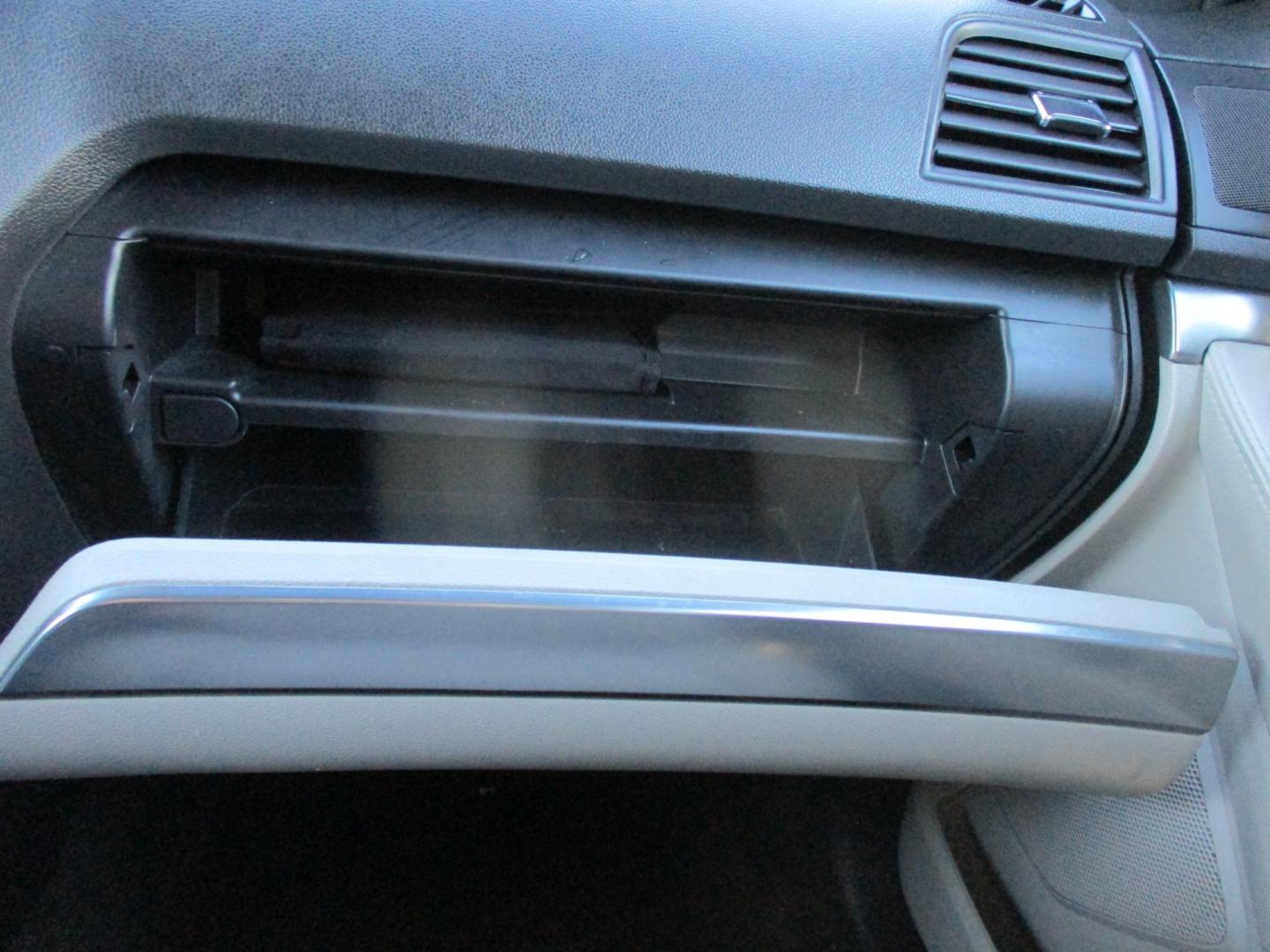 2013 SILVER Ford Explorer Base 4WD (1FM5K8B86DG) with an 3.5L V6 DOHC 24V engine, 6-Speed Automatic transmission, located at 540a Delsea Drive, Sewell, NJ, 08080, (987) 867-5309, 39.752560, -75.111206 - Photo#24