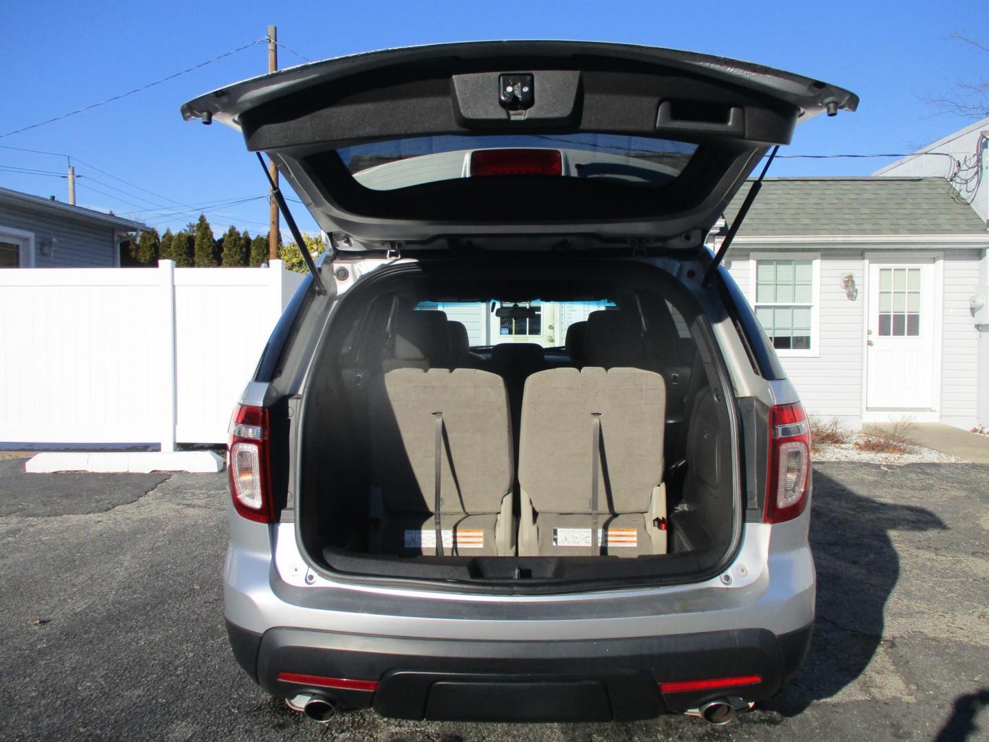 2013 SILVER Ford Explorer Base 4WD (1FM5K8B86DG) with an 3.5L V6 DOHC 24V engine, 6-Speed Automatic transmission, located at 540a Delsea Drive, Sewell, NJ, 08080, (987) 867-5309, 39.752560, -75.111206 - Photo#25