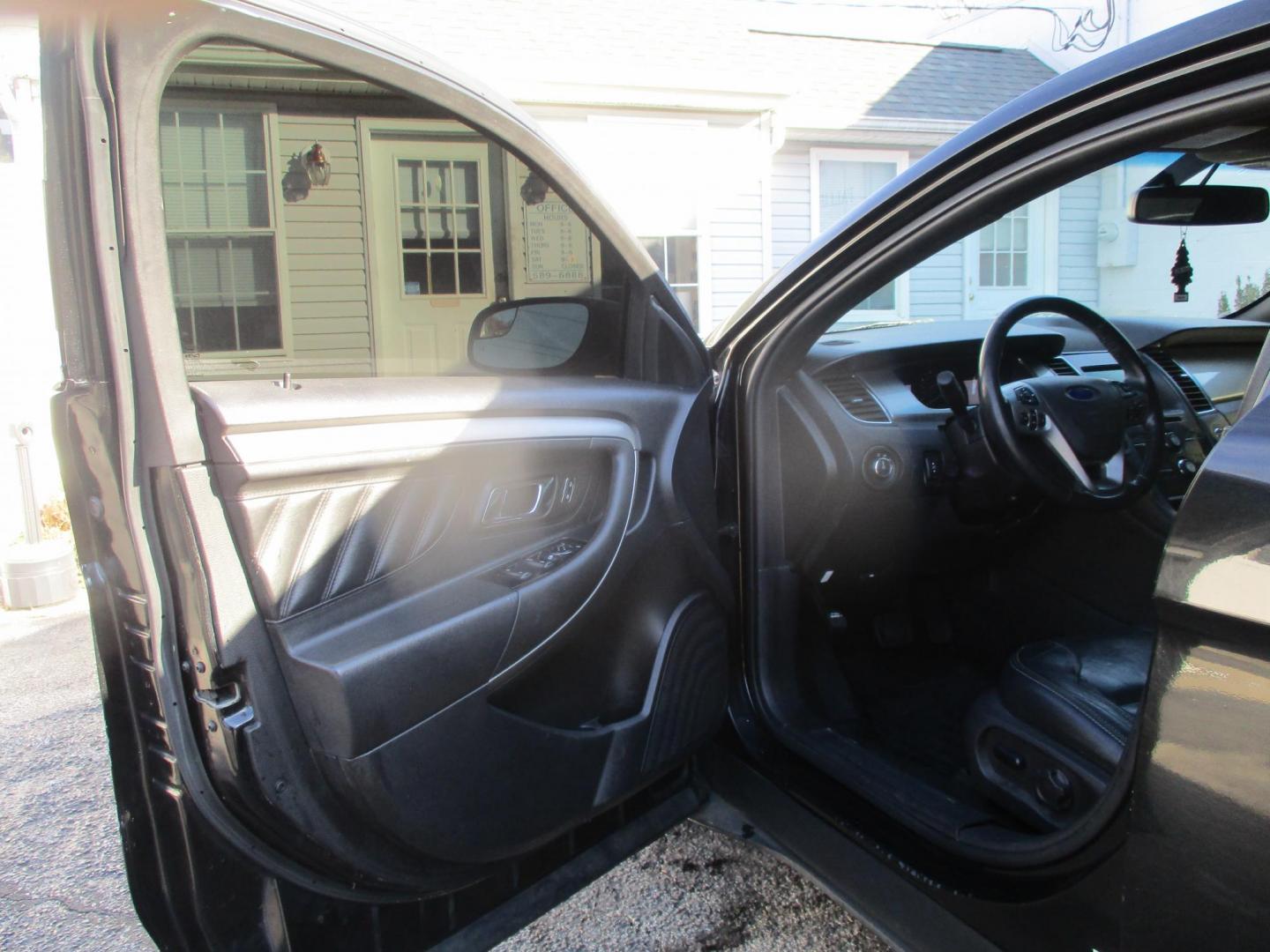 2013 BLACK Ford Taurus SEL AWD (1FAHP2H82DG) with an 3.5L V6 DOHC 24V engine, 6-Speed Automatic transmission, located at 540a Delsea Drive, Sewell, NJ, 08080, (987) 867-5309, 39.752560, -75.111206 - Photo#9