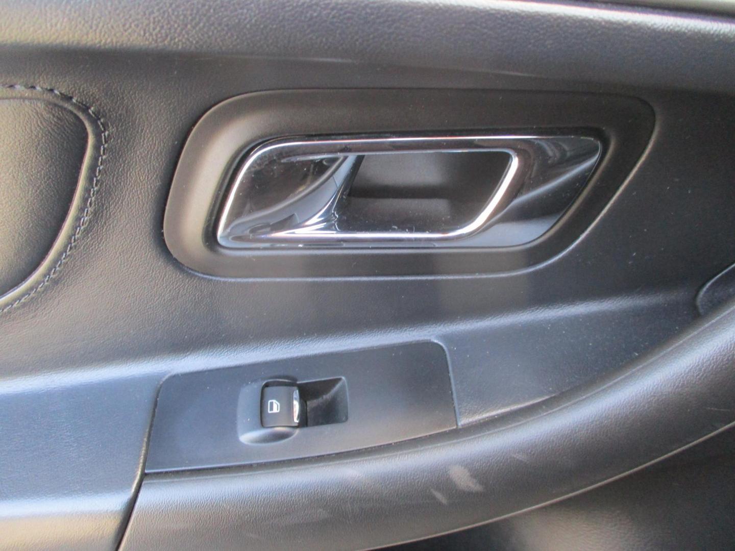 2013 BLACK Ford Taurus SEL AWD (1FAHP2H82DG) with an 3.5L V6 DOHC 24V engine, 6-Speed Automatic transmission, located at 540a Delsea Drive, Sewell, NJ, 08080, (987) 867-5309, 39.752560, -75.111206 - Photo#13