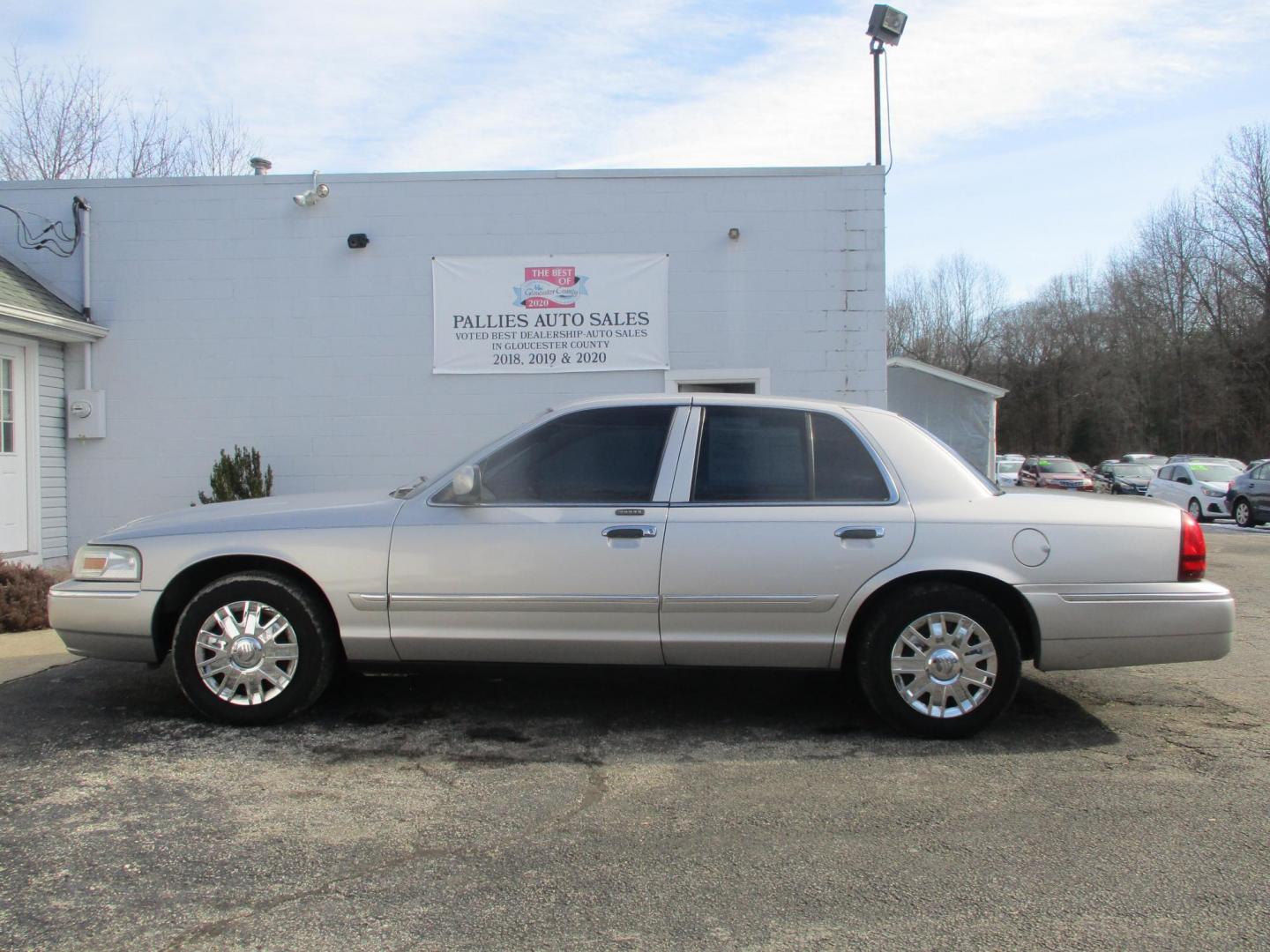2007 SILVER Mercury Grand Marquis GS (2MEFM74W57X) with an 4.6L V8 OHC 16V engine, 4-Speed Automatic transmission, located at 540a Delsea Drive, Sewell, NJ, 08080, (987) 867-5309, 39.752560, -75.111206 - Photo#1