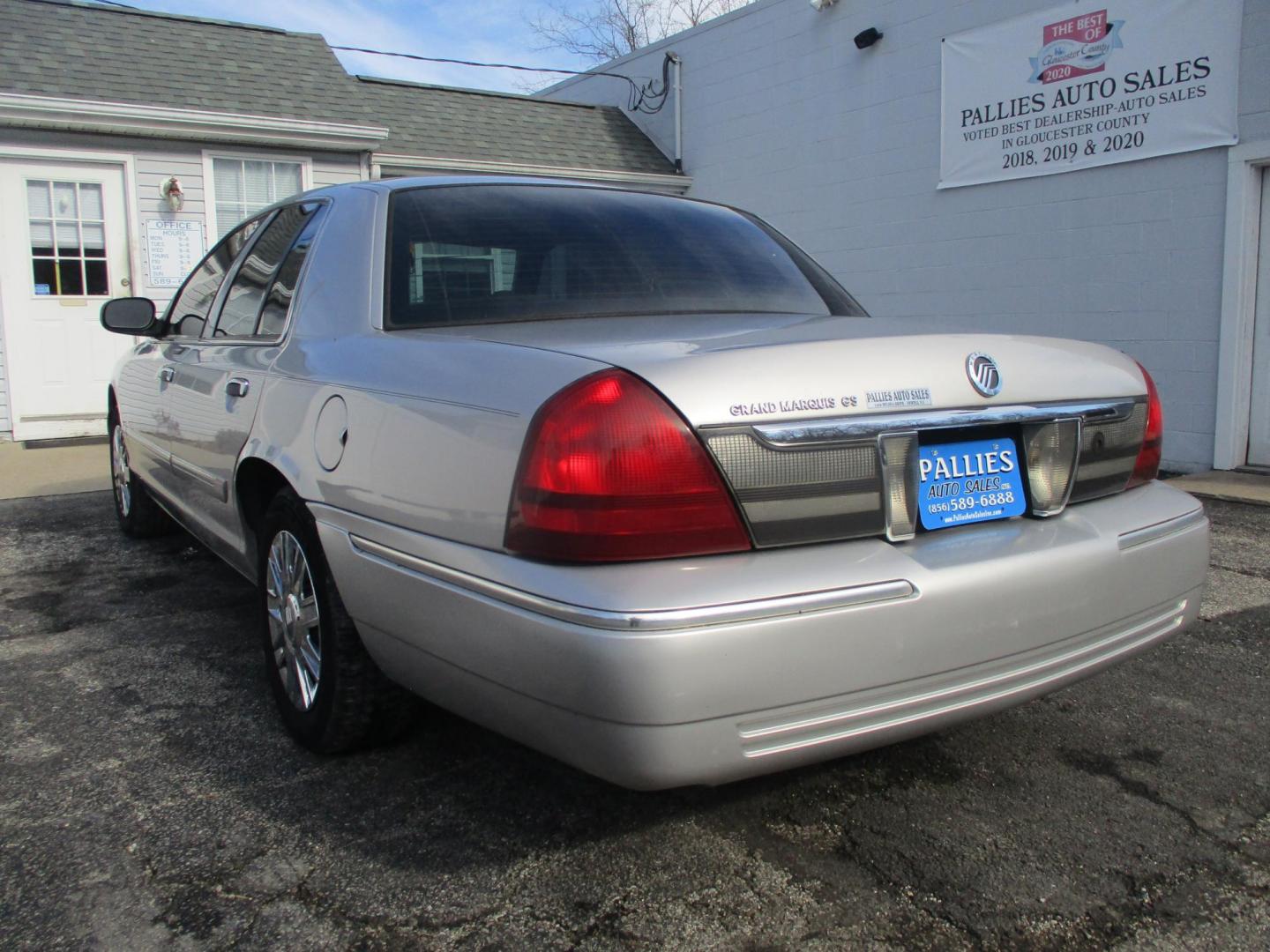 2007 SILVER Mercury Grand Marquis GS (2MEFM74W57X) with an 4.6L V8 OHC 16V engine, 4-Speed Automatic transmission, located at 540a Delsea Drive, Sewell, NJ, 08080, (987) 867-5309, 39.752560, -75.111206 - Photo#2