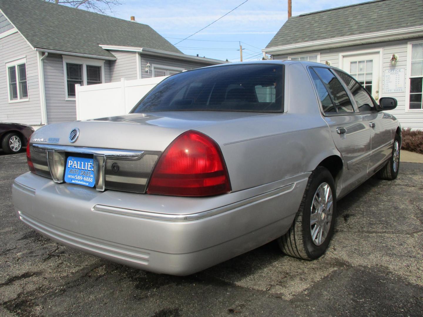2007 SILVER Mercury Grand Marquis GS (2MEFM74W57X) with an 4.6L V8 OHC 16V engine, 4-Speed Automatic transmission, located at 540a Delsea Drive, Sewell, NJ, 08080, (987) 867-5309, 39.752560, -75.111206 - Photo#5