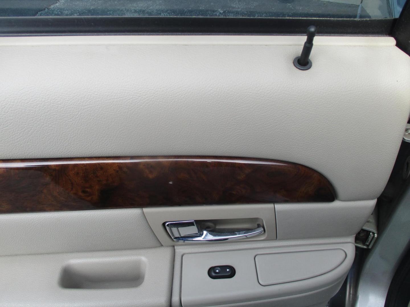 2007 SILVER Mercury Grand Marquis GS (2MEFM74W57X) with an 4.6L V8 OHC 16V engine, 4-Speed Automatic transmission, located at 540a Delsea Drive, Sewell, NJ, 08080, (987) 867-5309, 39.752560, -75.111206 - Photo#12