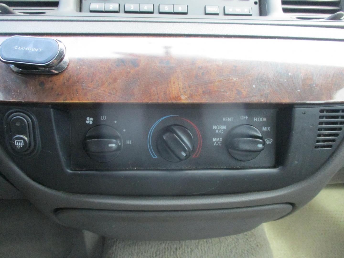 2007 SILVER Mercury Grand Marquis GS (2MEFM74W57X) with an 4.6L V8 OHC 16V engine, 4-Speed Automatic transmission, located at 540a Delsea Drive, Sewell, NJ, 08080, (987) 867-5309, 39.752560, -75.111206 - Photo#18