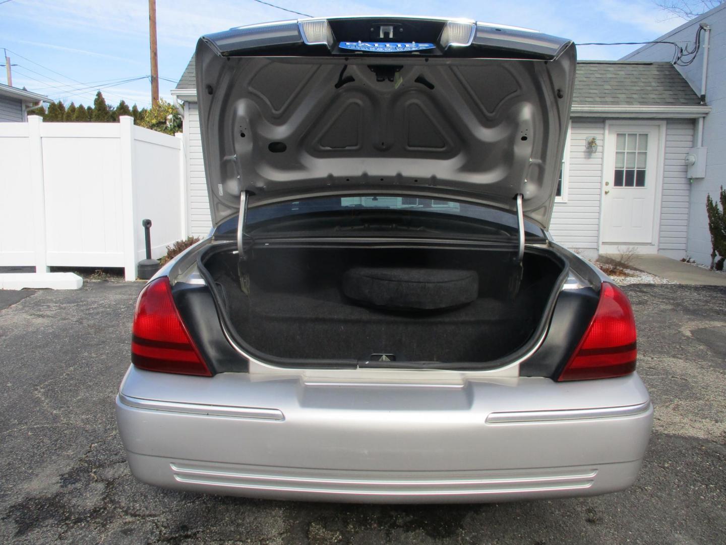 2007 SILVER Mercury Grand Marquis GS (2MEFM74W57X) with an 4.6L V8 OHC 16V engine, 4-Speed Automatic transmission, located at 540a Delsea Drive, Sewell, NJ, 08080, (987) 867-5309, 39.752560, -75.111206 - Photo#21