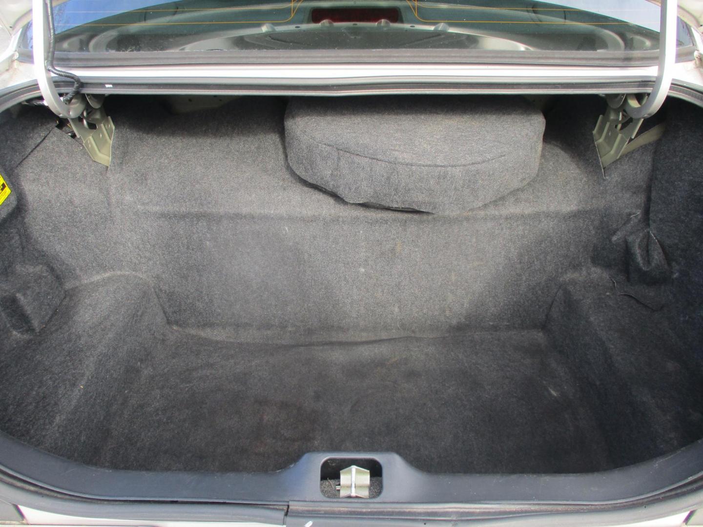 2007 SILVER Mercury Grand Marquis GS (2MEFM74W57X) with an 4.6L V8 OHC 16V engine, 4-Speed Automatic transmission, located at 540a Delsea Drive, Sewell, NJ, 08080, (987) 867-5309, 39.752560, -75.111206 - Photo#22