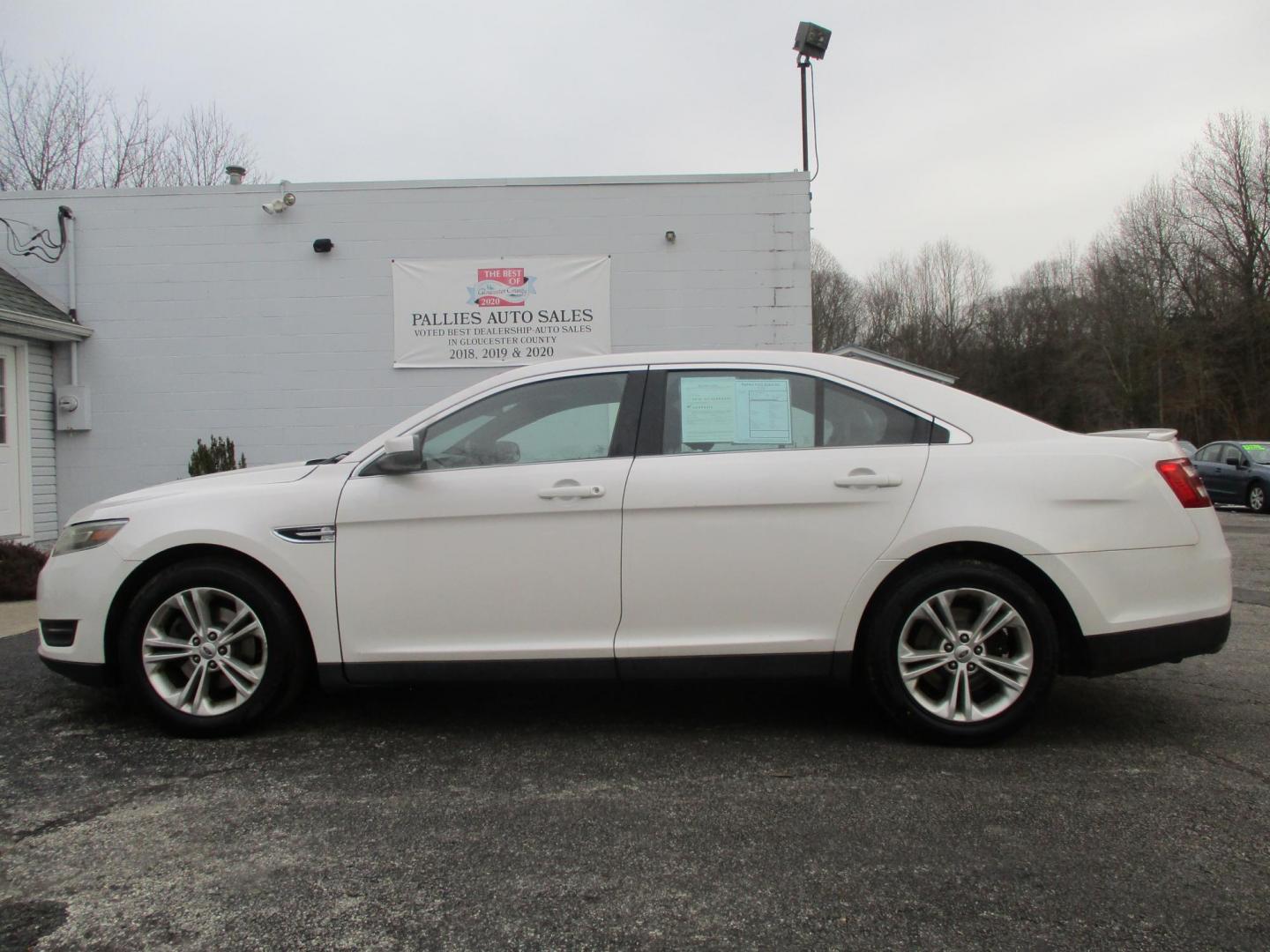 2015 WHITE Ford Taurus SEL FWD (1FAHP2E88FG) with an 3.5L V6 DOHC 24V engine, 6-Speed Automatic transmission, located at 540a Delsea Drive, Sewell, NJ, 08080, (987) 867-5309, 39.752560, -75.111206 - Photo#1