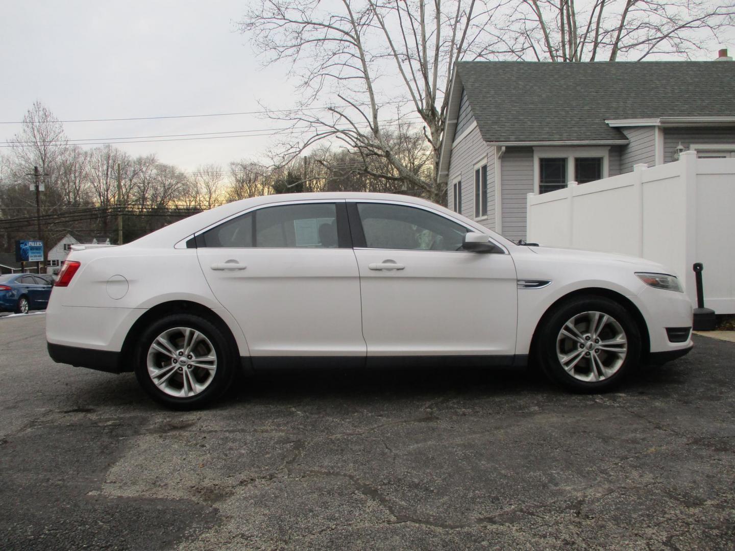 2015 WHITE Ford Taurus SEL FWD (1FAHP2E88FG) with an 3.5L V6 DOHC 24V engine, 6-Speed Automatic transmission, located at 540a Delsea Drive, Sewell, NJ, 08080, (987) 867-5309, 39.752560, -75.111206 - Photo#6