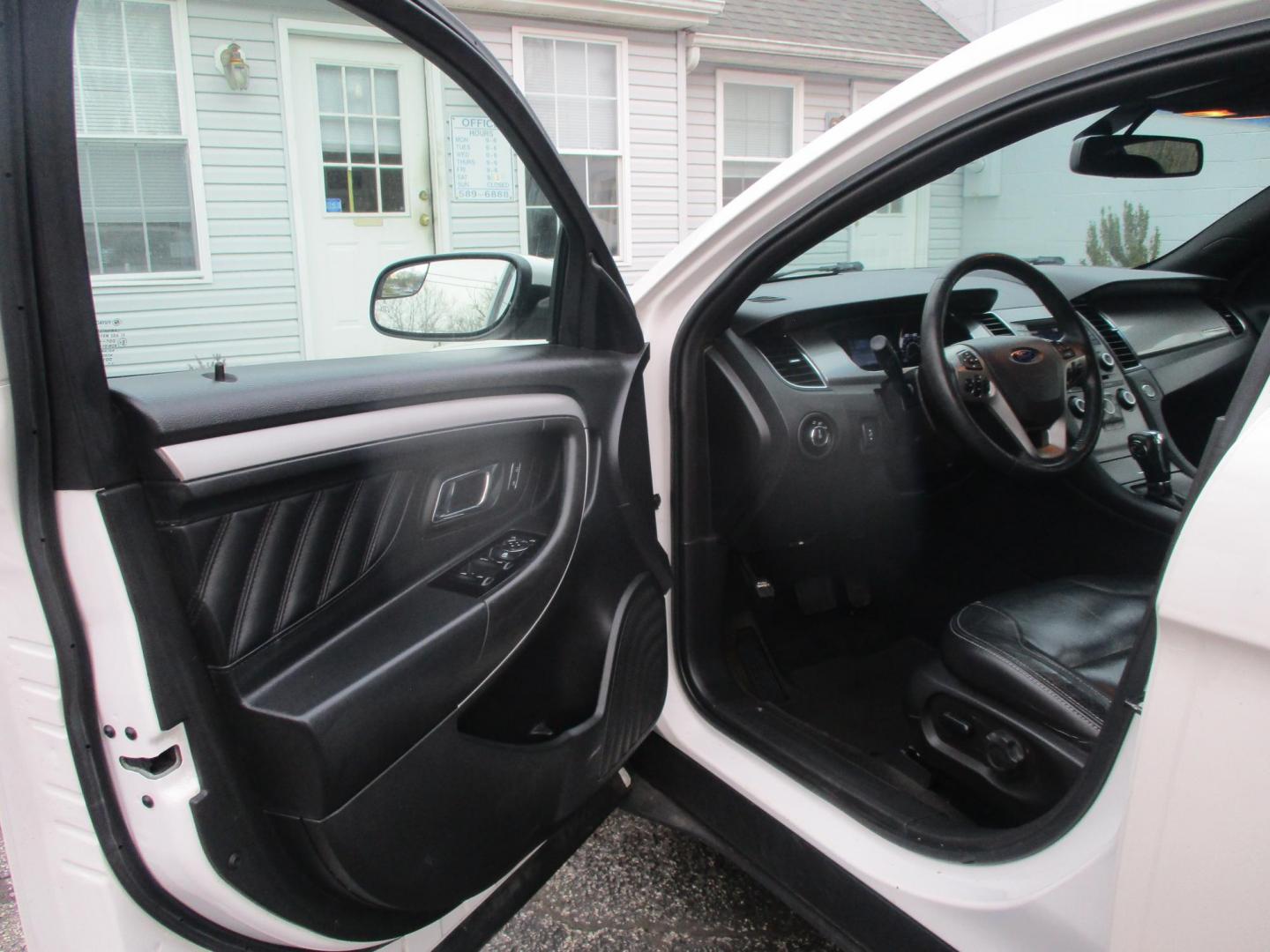 2015 WHITE Ford Taurus SEL FWD (1FAHP2E88FG) with an 3.5L V6 DOHC 24V engine, 6-Speed Automatic transmission, located at 540a Delsea Drive, Sewell, NJ, 08080, (987) 867-5309, 39.752560, -75.111206 - Photo#9
