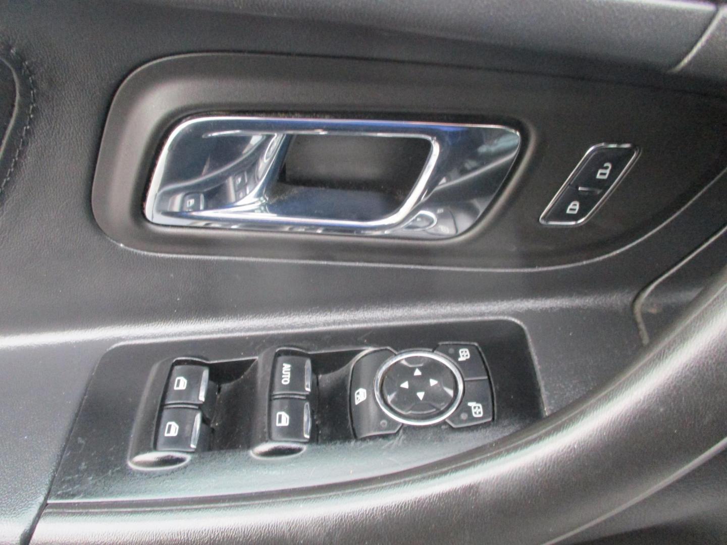 2015 WHITE Ford Taurus SEL FWD (1FAHP2E88FG) with an 3.5L V6 DOHC 24V engine, 6-Speed Automatic transmission, located at 540a Delsea Drive, Sewell, NJ, 08080, (987) 867-5309, 39.752560, -75.111206 - Photo#10