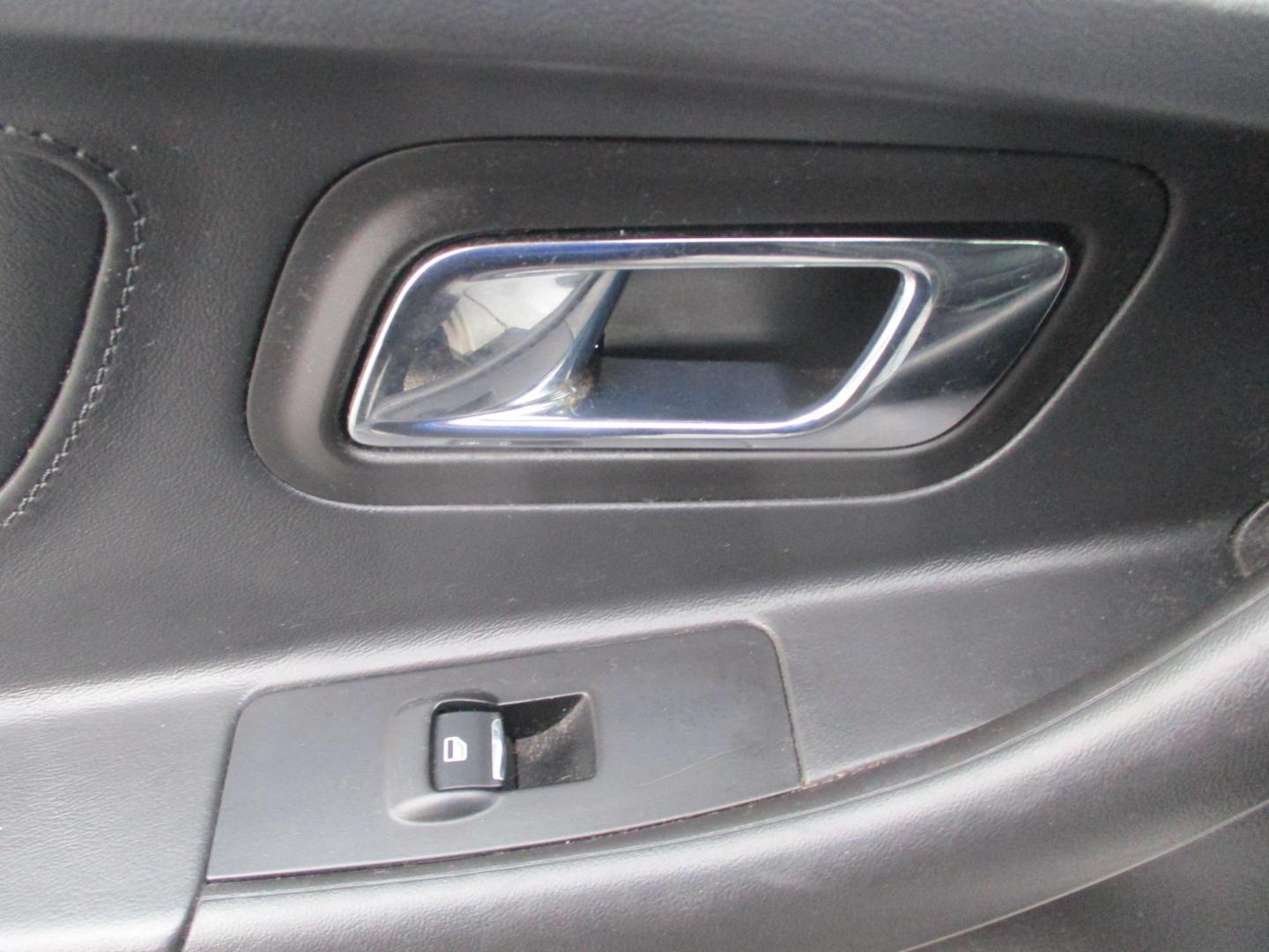 2015 WHITE Ford Taurus SEL FWD (1FAHP2E88FG) with an 3.5L V6 DOHC 24V engine, 6-Speed Automatic transmission, located at 540a Delsea Drive, Sewell, NJ, 08080, (987) 867-5309, 39.752560, -75.111206 - Photo#13