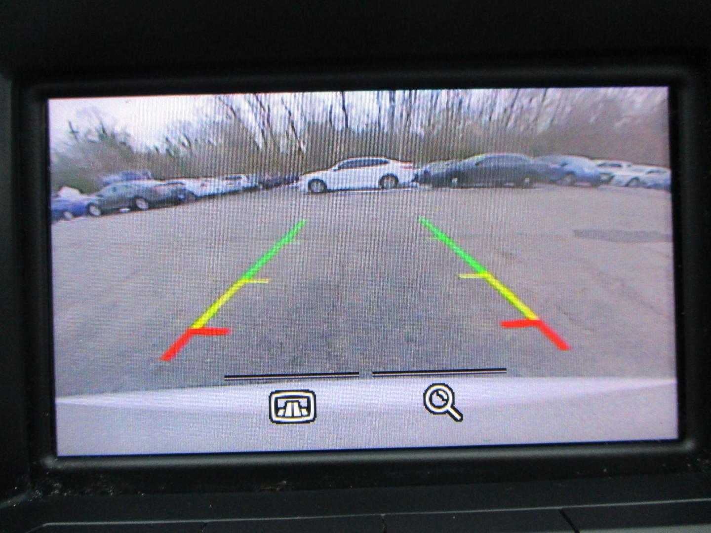 2015 WHITE Ford Taurus SEL FWD (1FAHP2E88FG) with an 3.5L V6 DOHC 24V engine, 6-Speed Automatic transmission, located at 540a Delsea Drive, Sewell, NJ, 08080, (987) 867-5309, 39.752560, -75.111206 - Photo#18