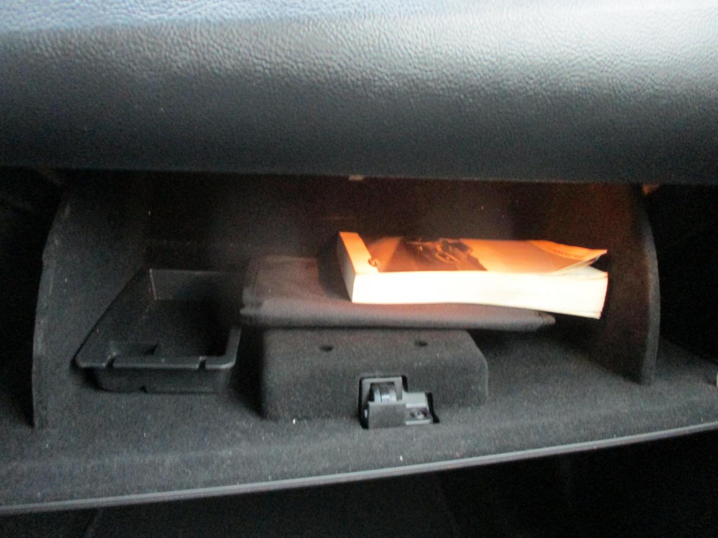 2015 WHITE Ford Taurus SEL FWD (1FAHP2E88FG) with an 3.5L V6 DOHC 24V engine, 6-Speed Automatic transmission, located at 540a Delsea Drive, Sewell, NJ, 08080, (987) 867-5309, 39.752560, -75.111206 - Photo#23