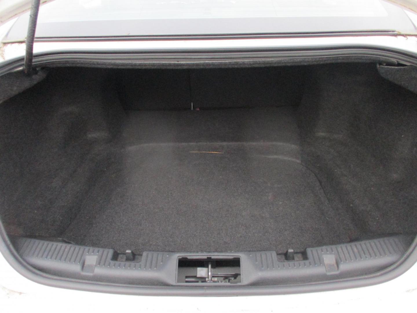 2015 WHITE Ford Taurus SEL FWD (1FAHP2E88FG) with an 3.5L V6 DOHC 24V engine, 6-Speed Automatic transmission, located at 540a Delsea Drive, Sewell, NJ, 08080, (987) 867-5309, 39.752560, -75.111206 - Photo#25