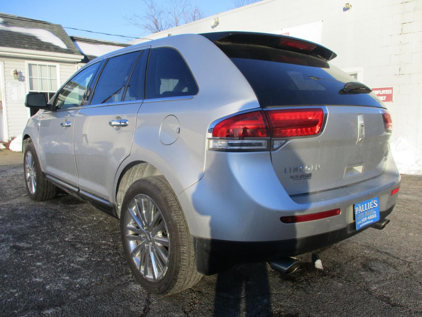 2011 SILVER Lincoln MKX AWD (2LMDJ8JK8BB) with an 3.7L V6 DOHC 24V engine, 6-Speed Automatic transmission, located at 540a Delsea Drive, Sewell, NJ, 08080, (987) 867-5309, 39.752560, -75.111206 - Photo#2