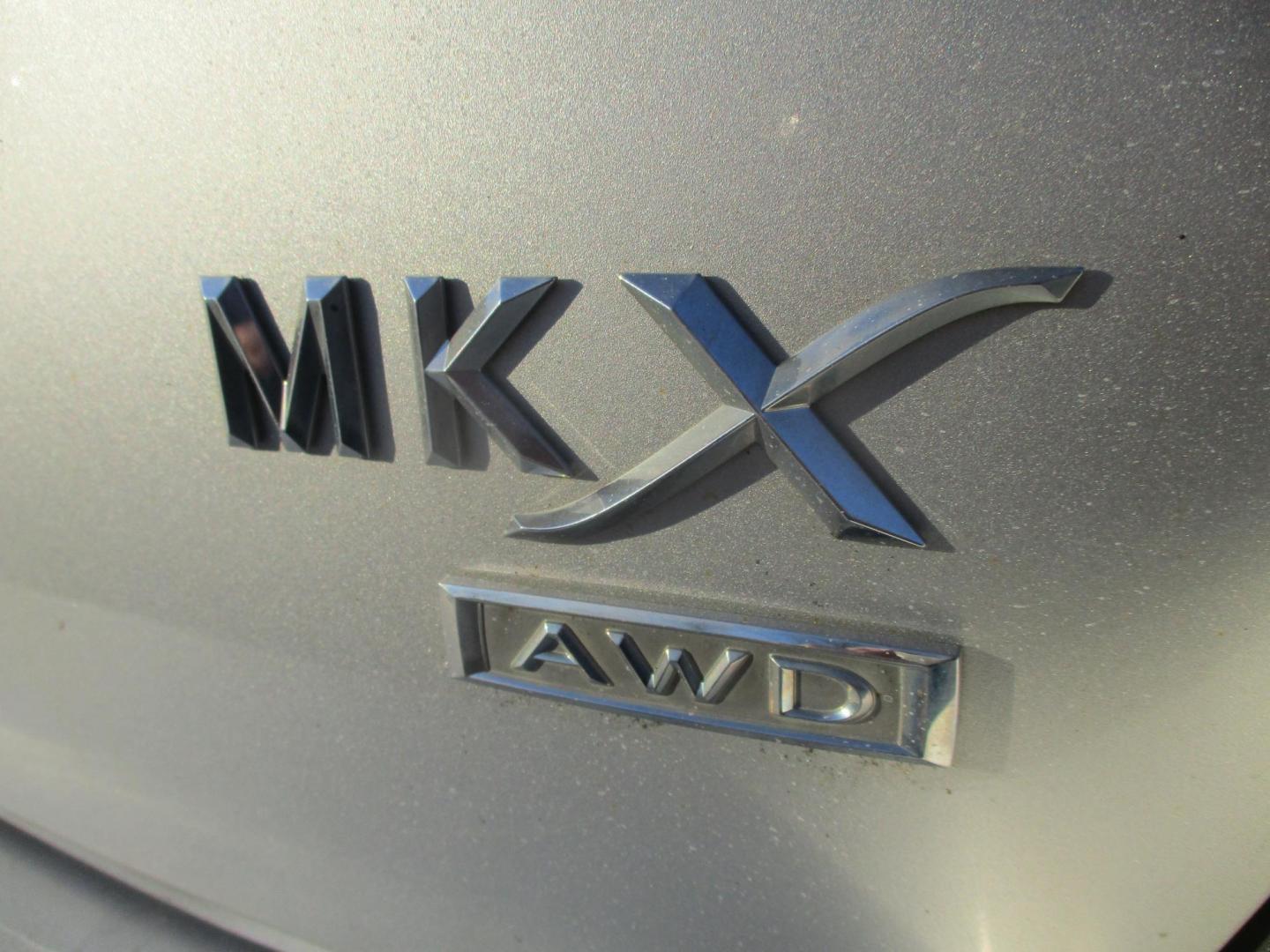 2011 SILVER Lincoln MKX AWD (2LMDJ8JK8BB) with an 3.7L V6 DOHC 24V engine, 6-Speed Automatic transmission, located at 540a Delsea Drive, Sewell, NJ, 08080, (987) 867-5309, 39.752560, -75.111206 - Photo#5