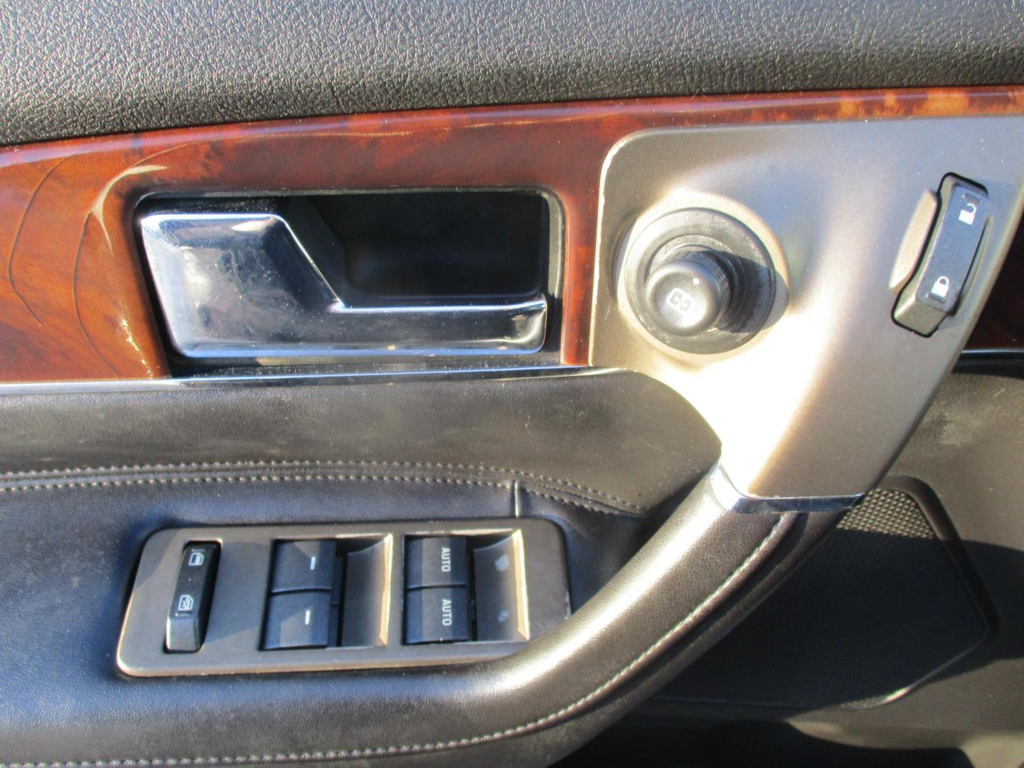 2011 SILVER Lincoln MKX AWD (2LMDJ8JK8BB) with an 3.7L V6 DOHC 24V engine, 6-Speed Automatic transmission, located at 540a Delsea Drive, Sewell, NJ, 08080, (987) 867-5309, 39.752560, -75.111206 - Photo#11