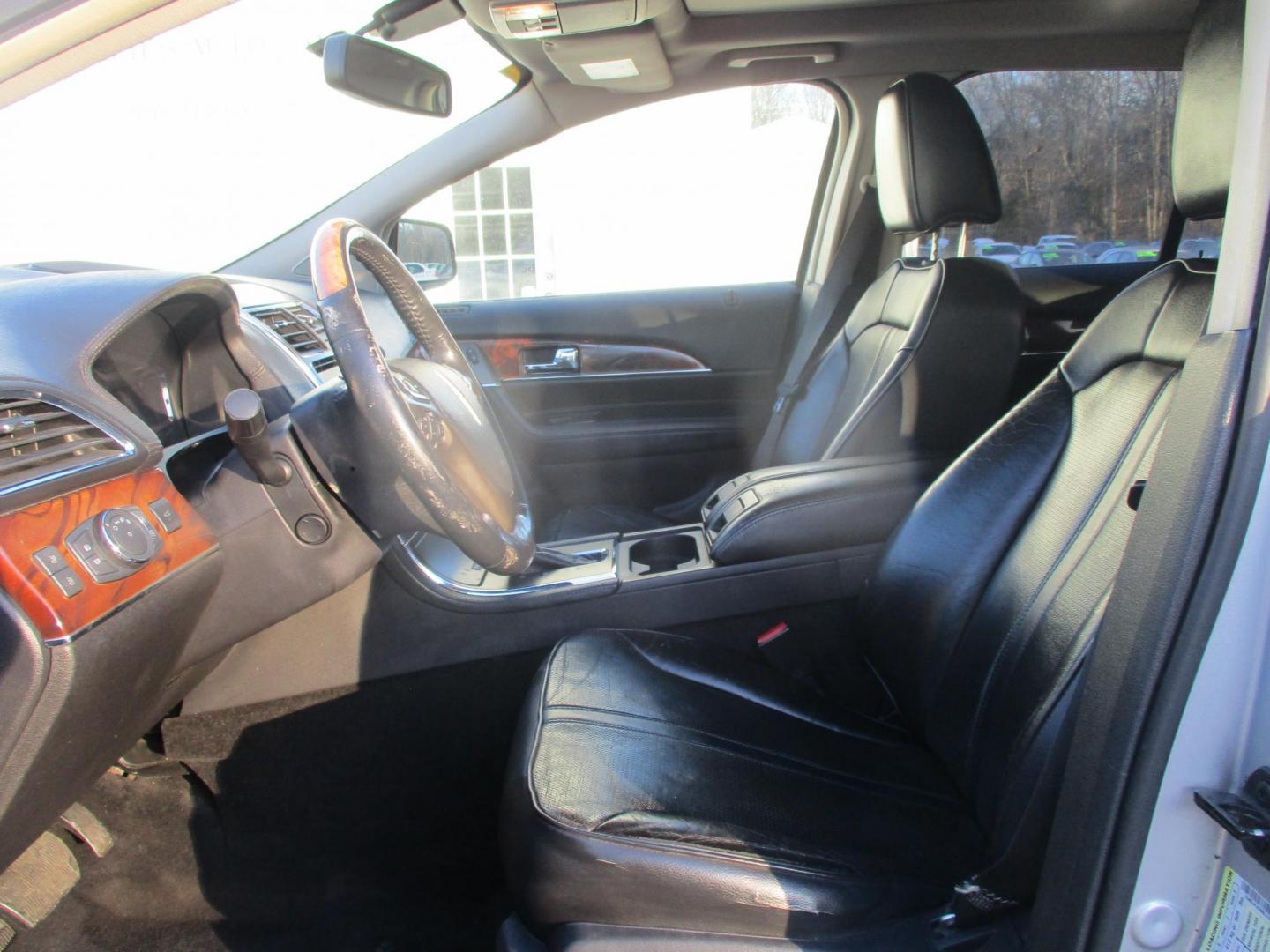 2011 SILVER Lincoln MKX AWD (2LMDJ8JK8BB) with an 3.7L V6 DOHC 24V engine, 6-Speed Automatic transmission, located at 540a Delsea Drive, Sewell, NJ, 08080, (987) 867-5309, 39.752560, -75.111206 - Photo#12