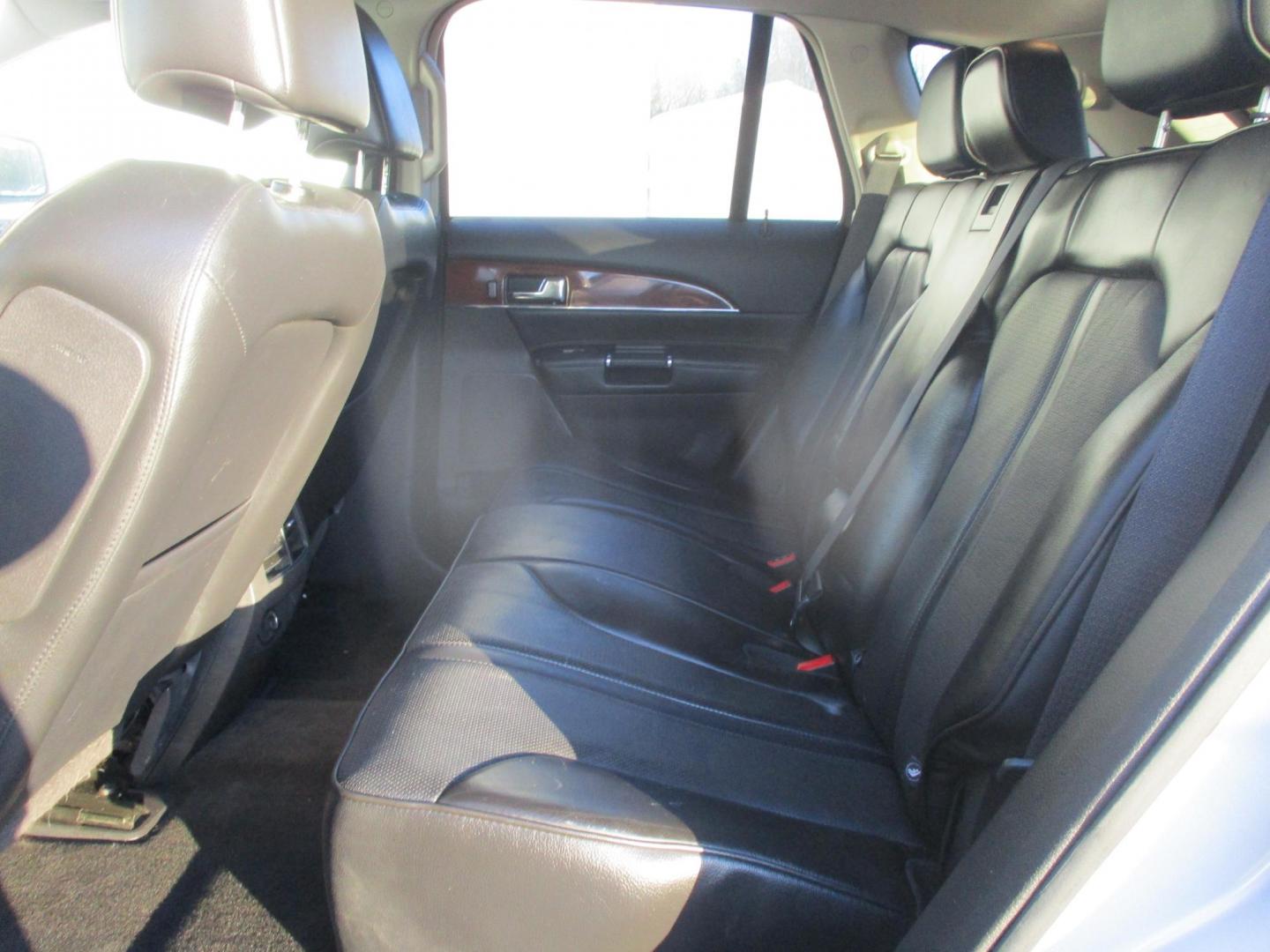 2011 SILVER Lincoln MKX AWD (2LMDJ8JK8BB) with an 3.7L V6 DOHC 24V engine, 6-Speed Automatic transmission, located at 540a Delsea Drive, Sewell, NJ, 08080, (987) 867-5309, 39.752560, -75.111206 - Photo#15